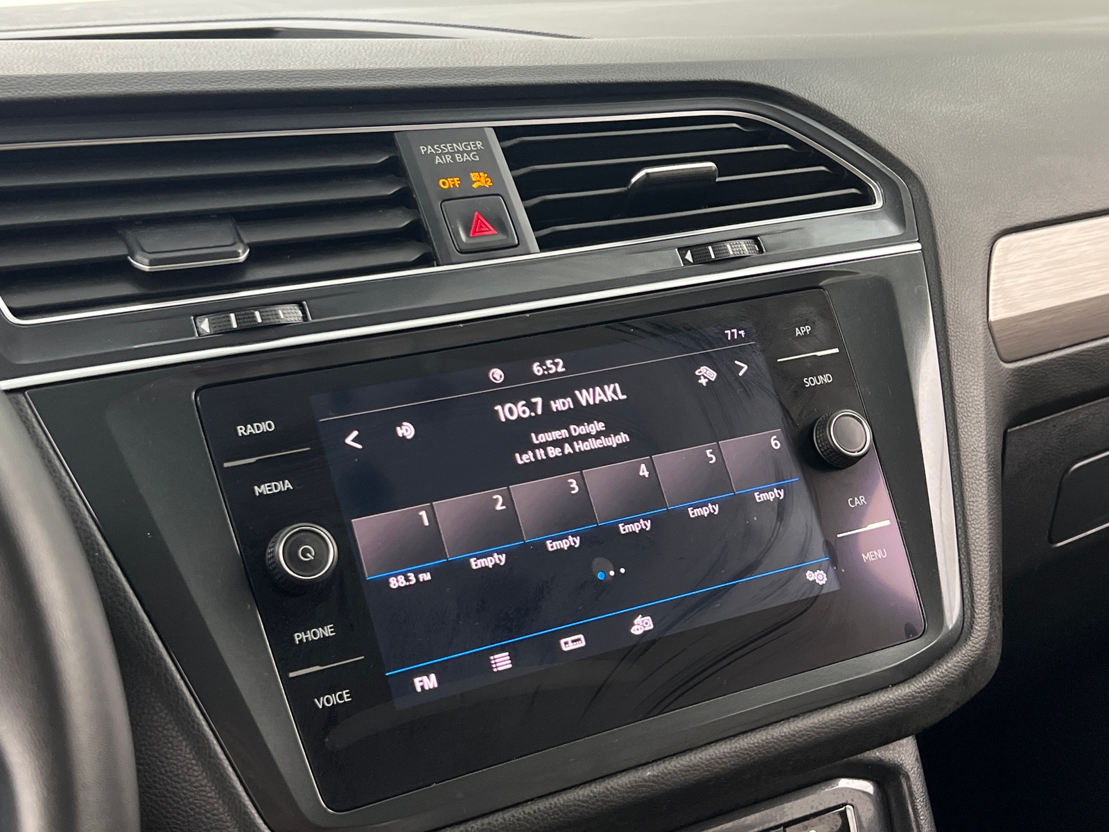 Thumbnail: 2020 Volkswagen Tiguan - 3