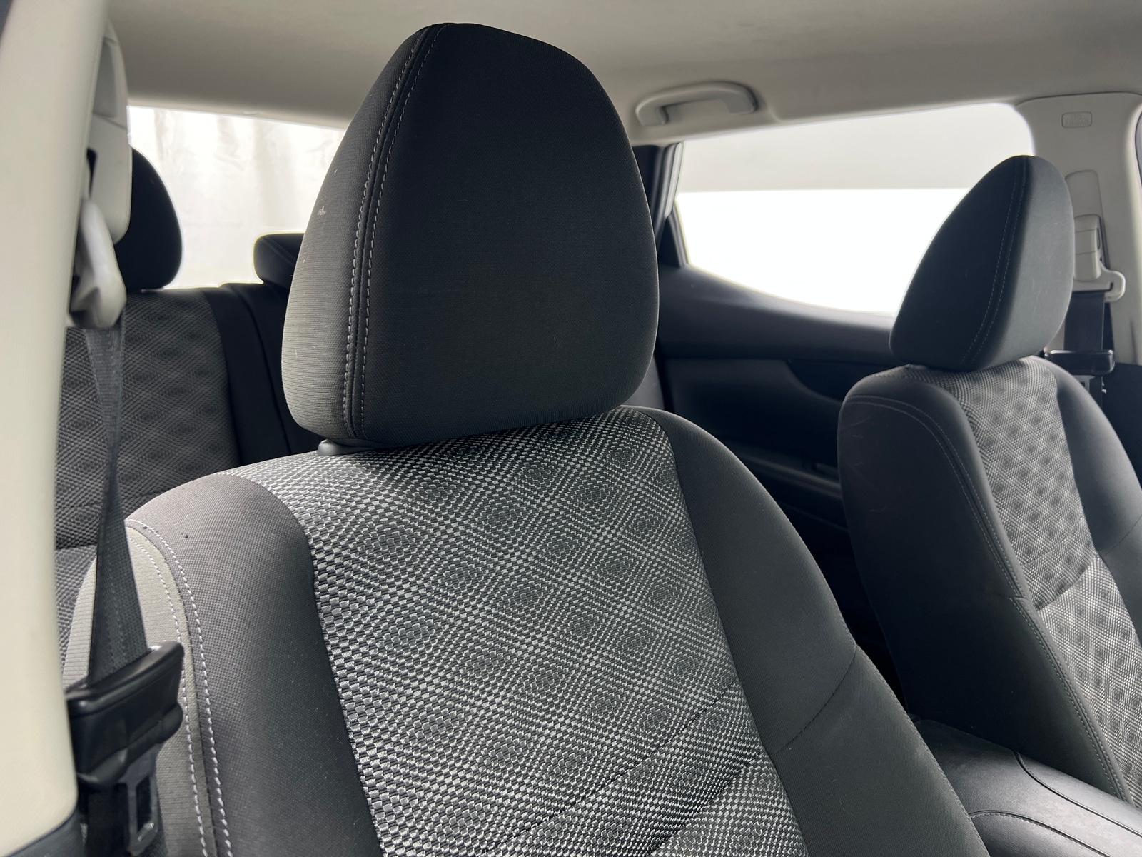 Thumbnail: 2017 Nissan Rogue Sport - 2