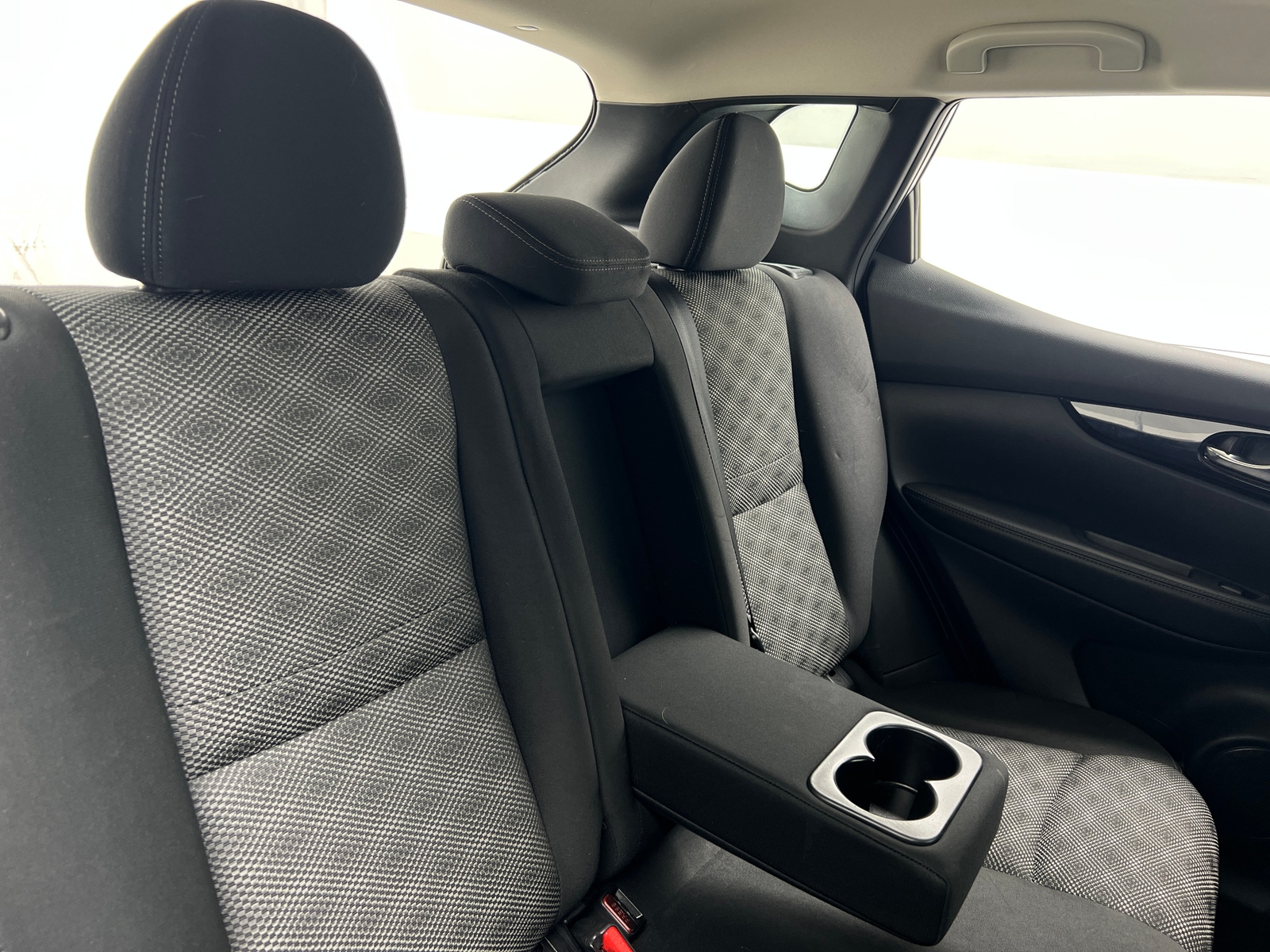 Thumbnail: 2017 Nissan Rogue Sport - 6