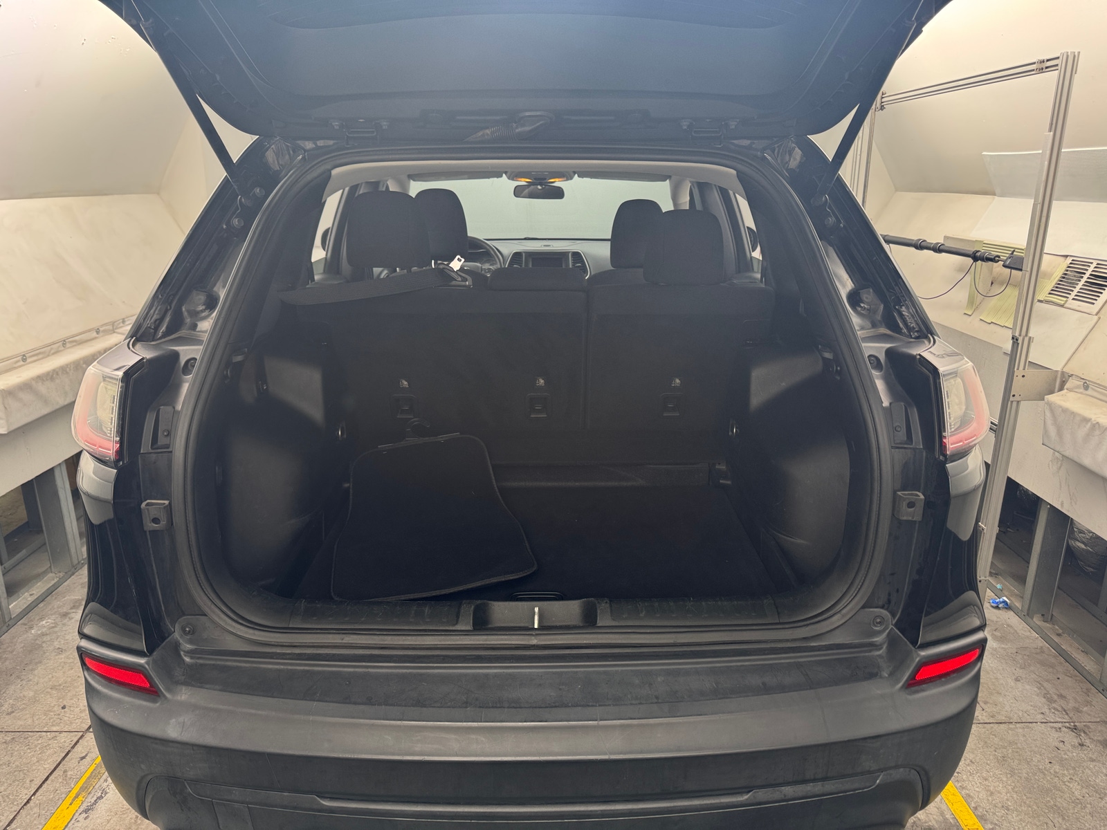 Thumbnail: 2019 Jeep Cherokee - 7
