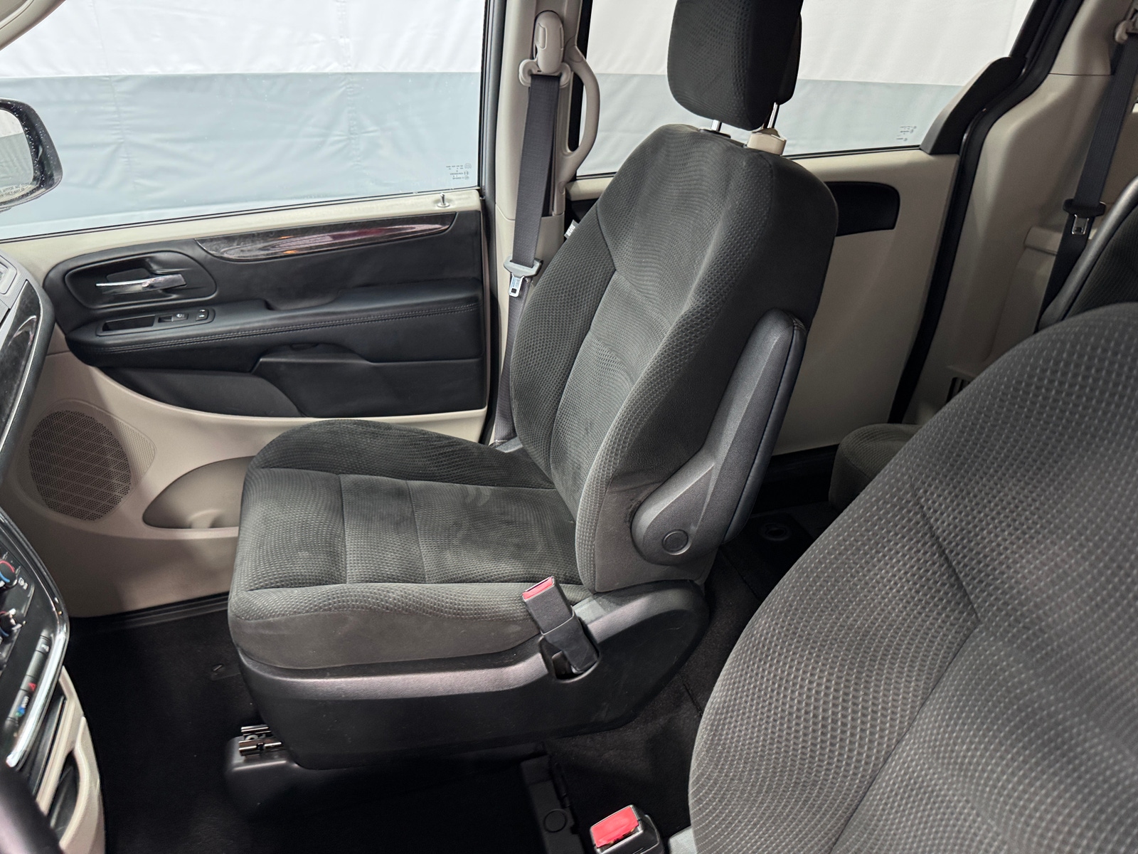Thumbnail: 2017 Dodge Grand Caravan - 2