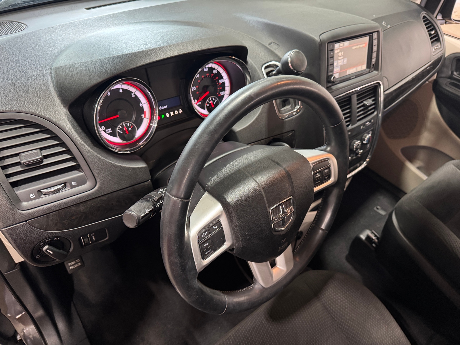 Thumbnail: 2017 Dodge Grand Caravan - 3
