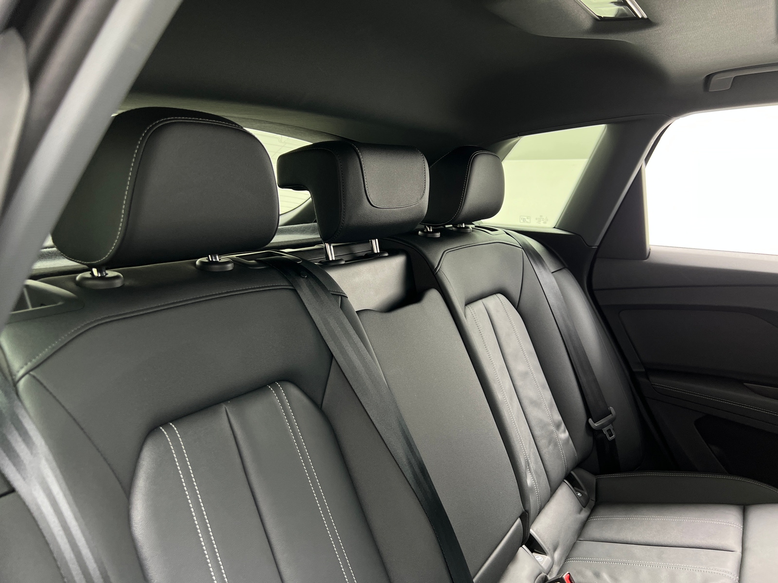 Thumbnail: 2023 Audi Q4 e-tron - 5