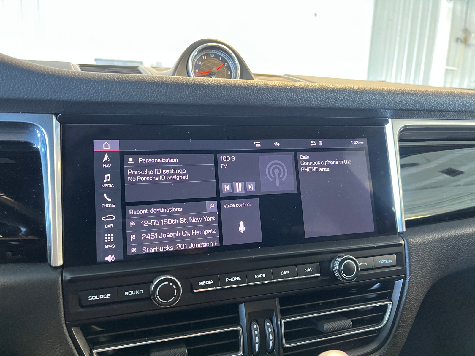 Thumbnail: 2020 Porsche Macan - 3