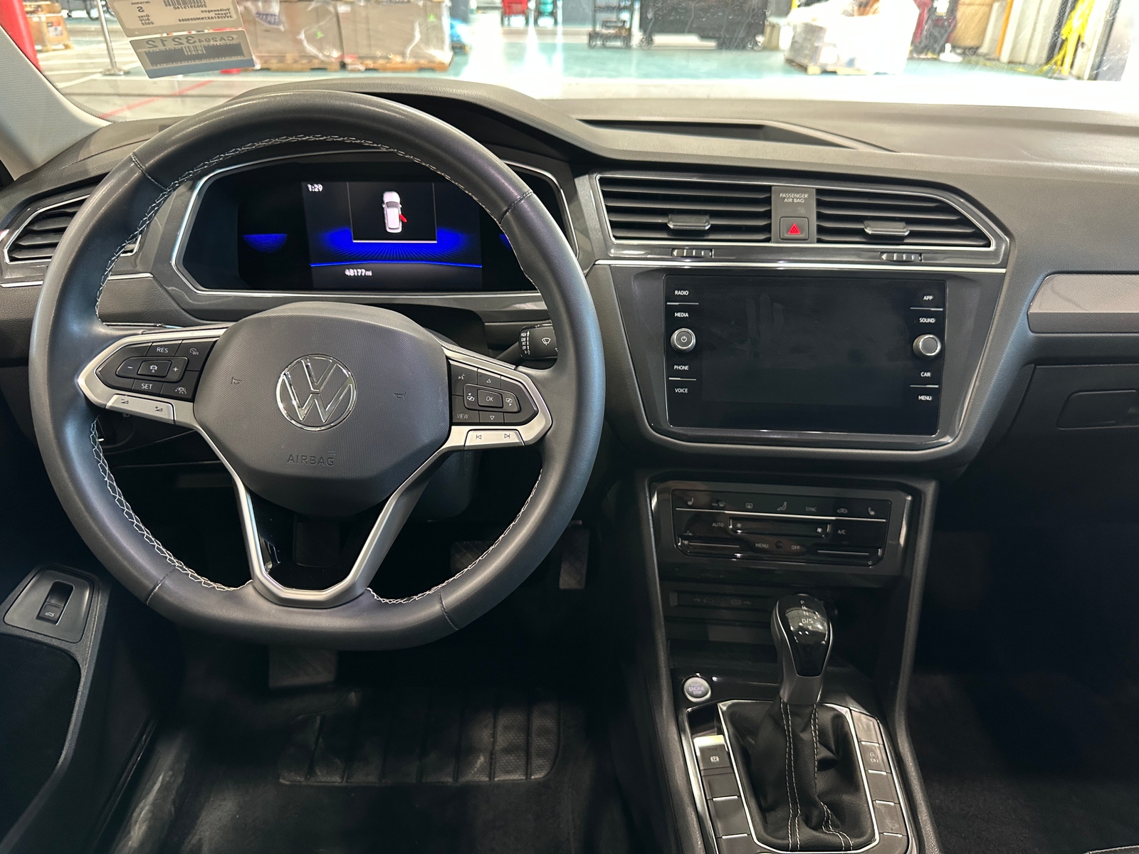 Thumbnail: 2022 Volkswagen Tiguan - 4