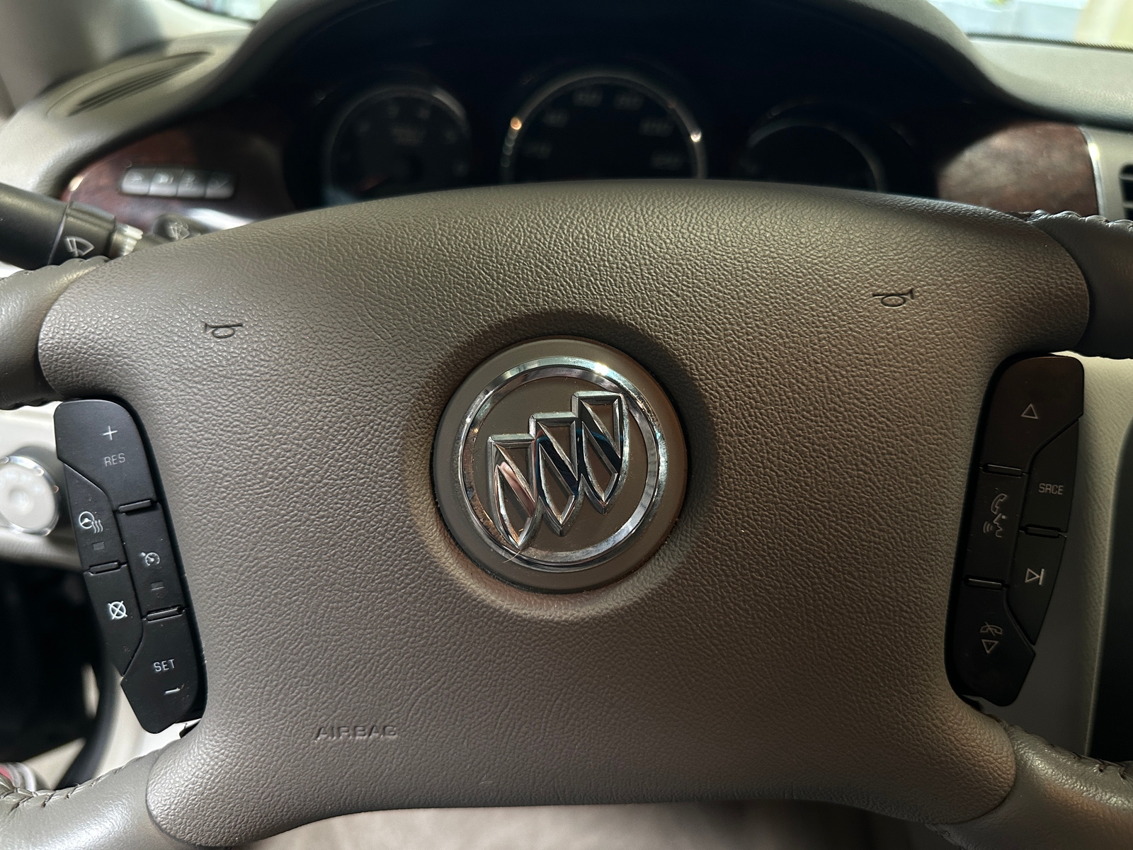 Thumbnail: 2010 Buick Lucerne - 4