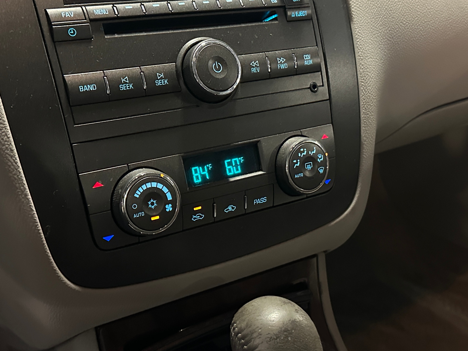 Thumbnail: 2010 Buick Lucerne - 3