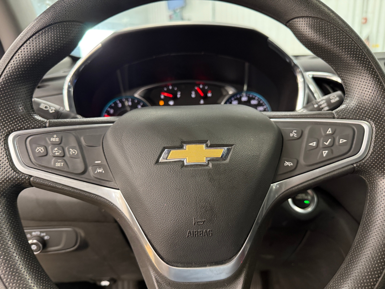 Thumbnail: 2023 Chevrolet Equinox - 5