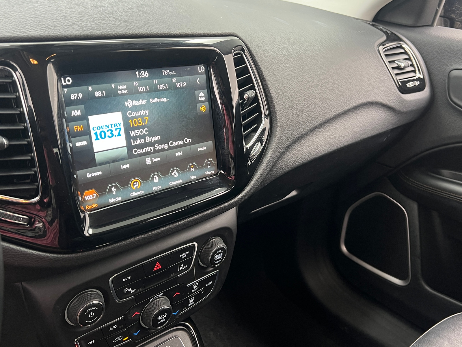 Thumbnail: 2018 Jeep Compass - 3