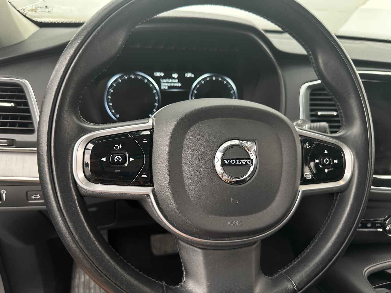 Thumbnail: 2022 Volvo XC90 - 4