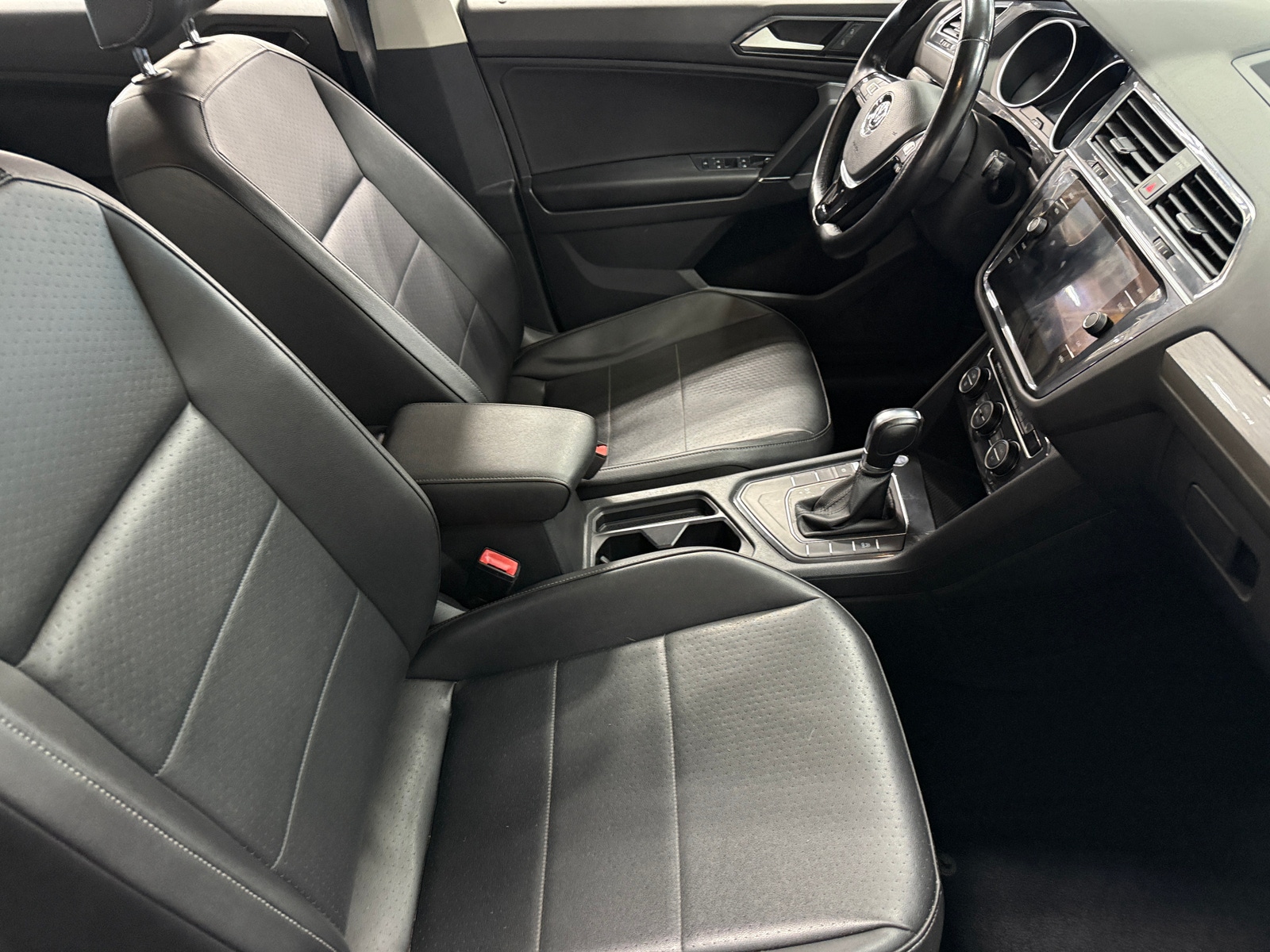 Thumbnail: 2018 Volkswagen Tiguan - 2