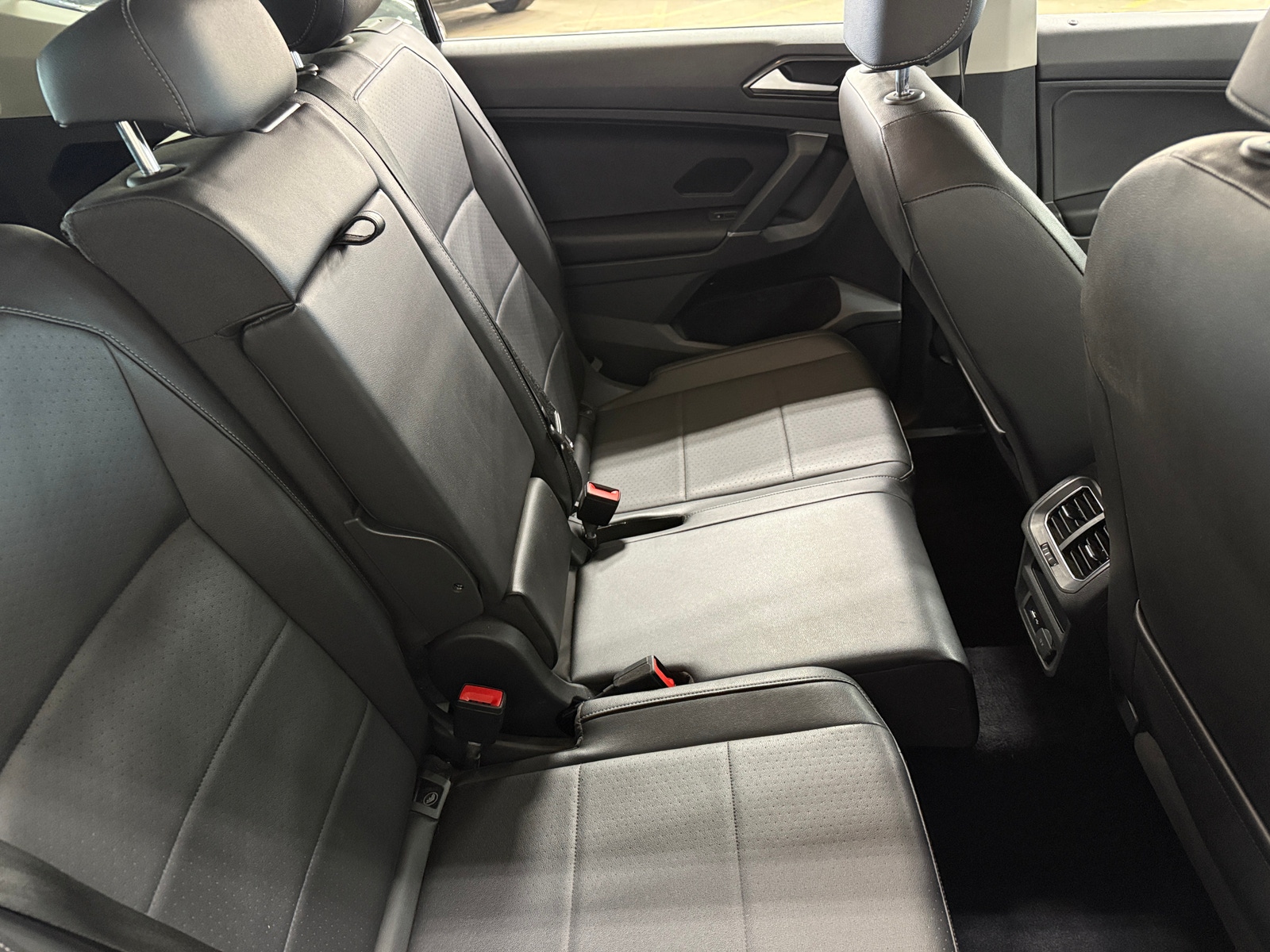 Thumbnail: 2018 Volkswagen Tiguan - 6