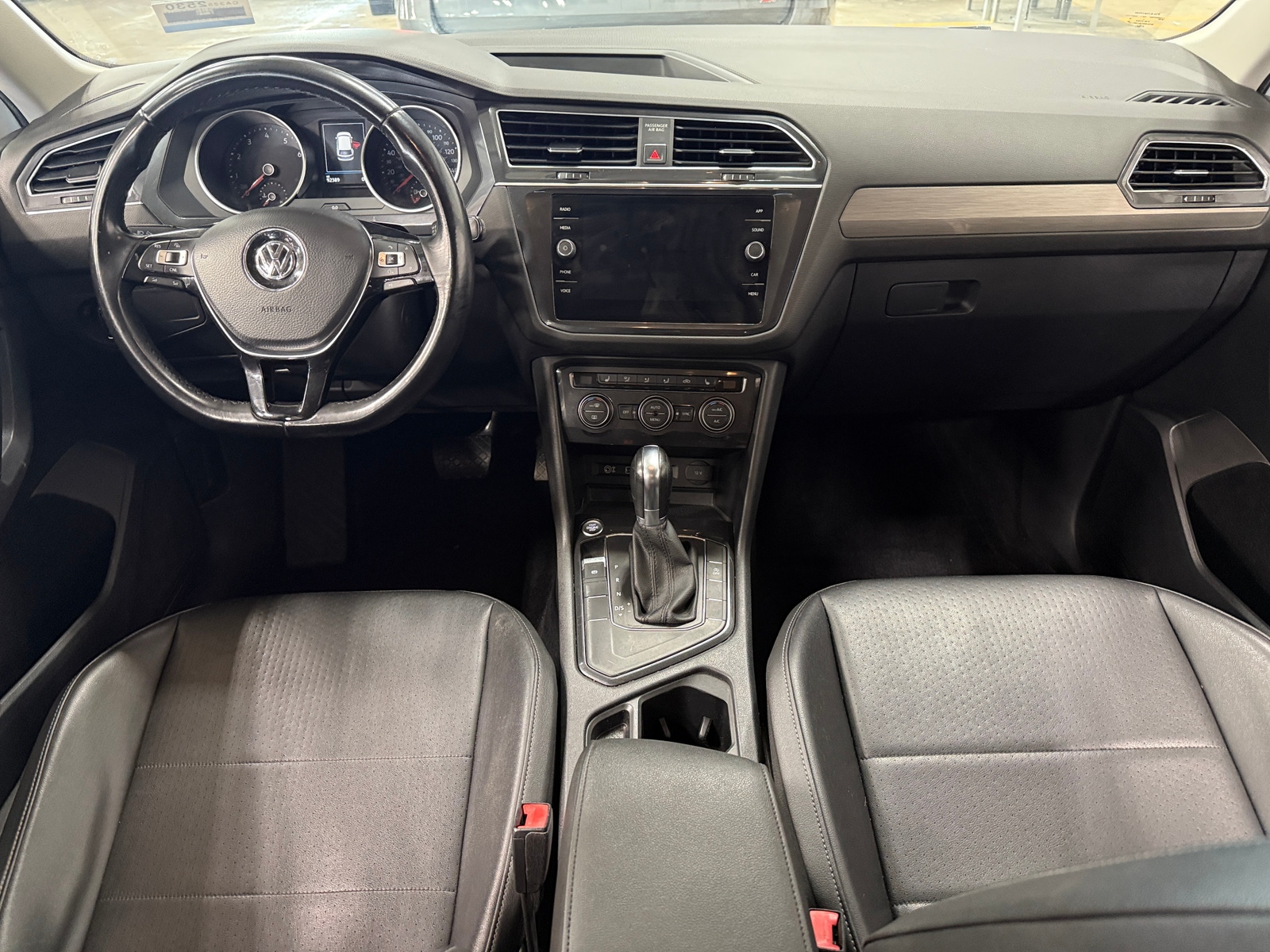 Thumbnail: 2018 Volkswagen Tiguan - 3