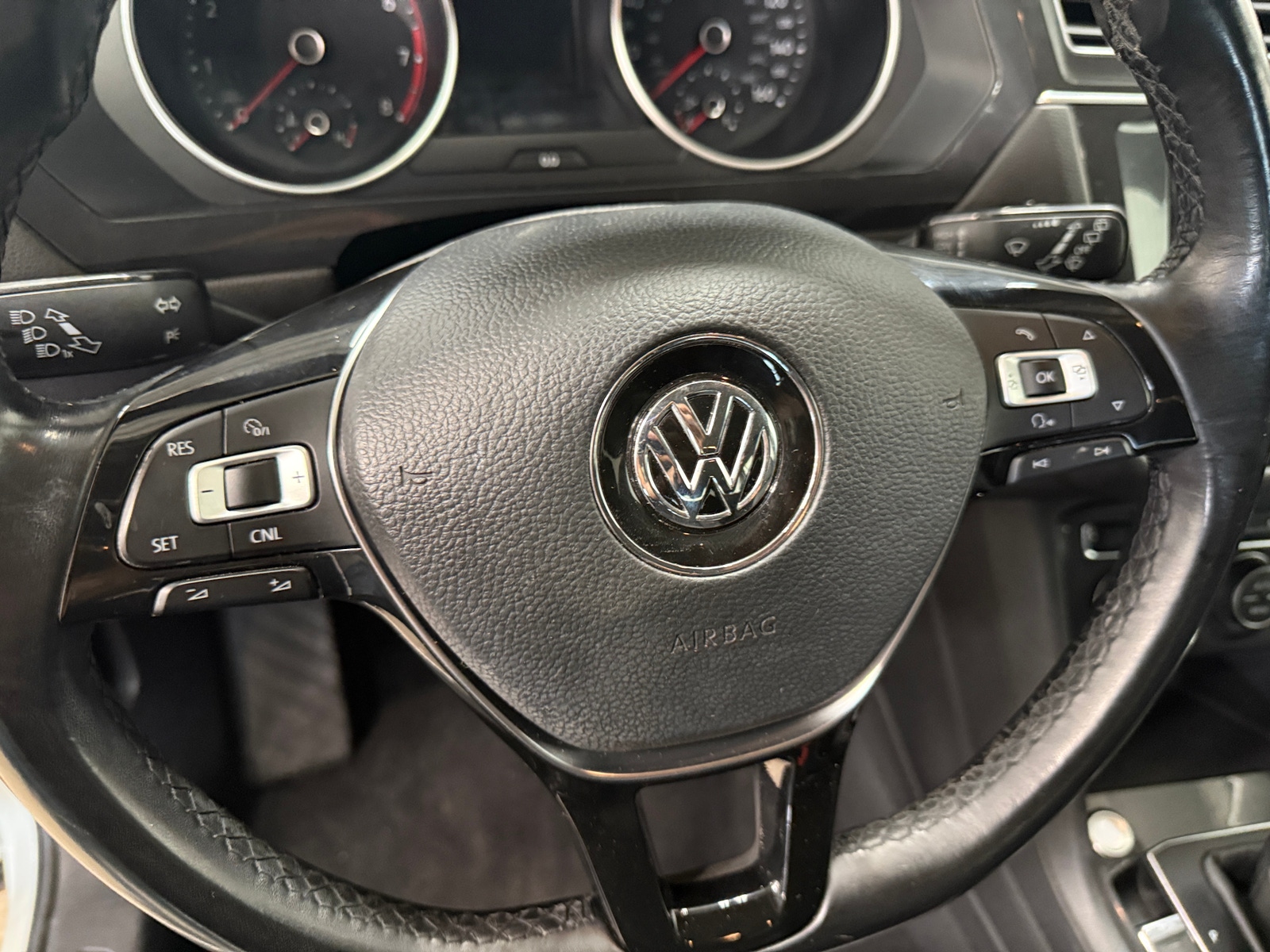 Thumbnail: 2018 Volkswagen Tiguan - 5