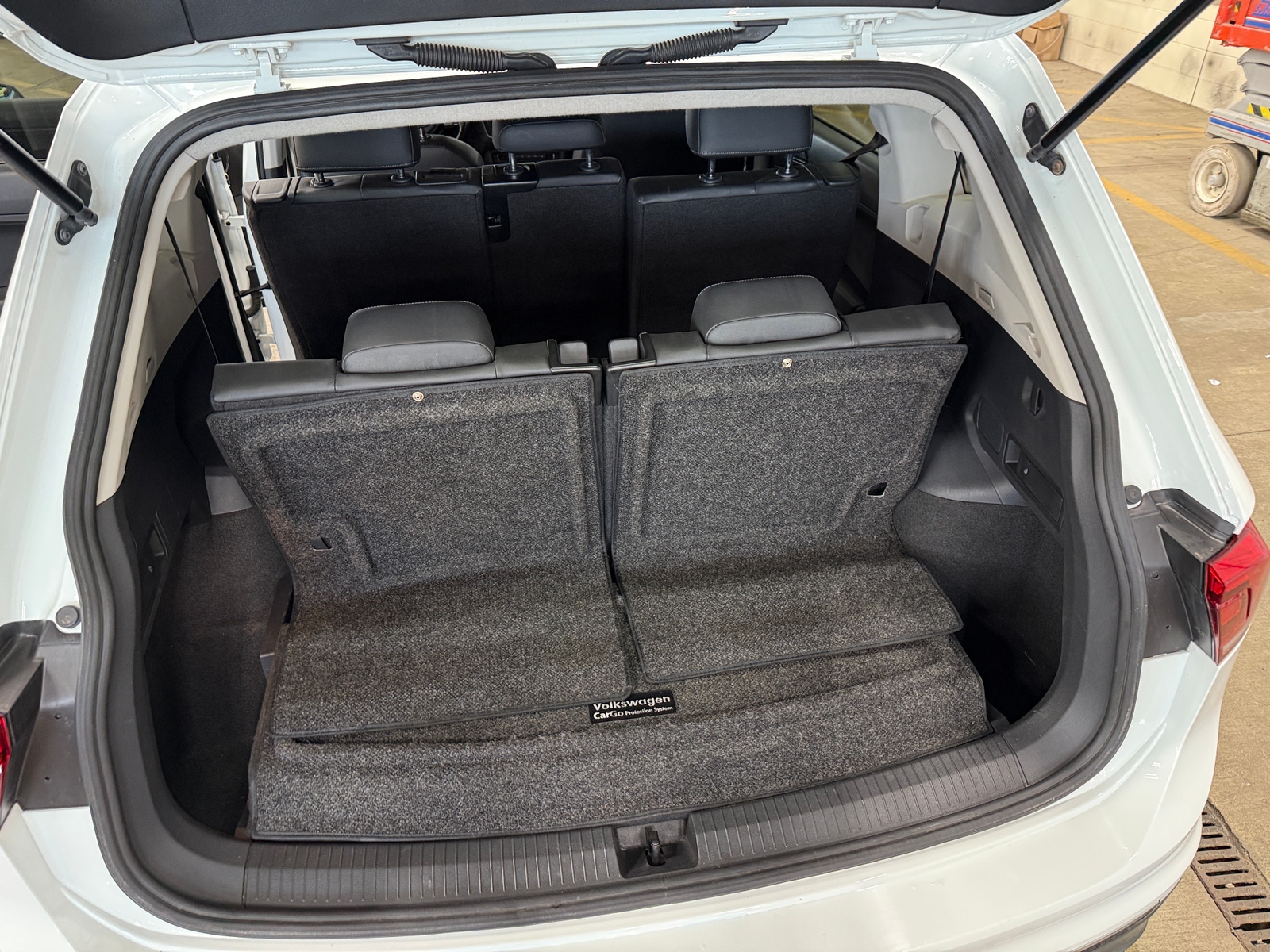 Thumbnail: 2018 Volkswagen Tiguan - 7