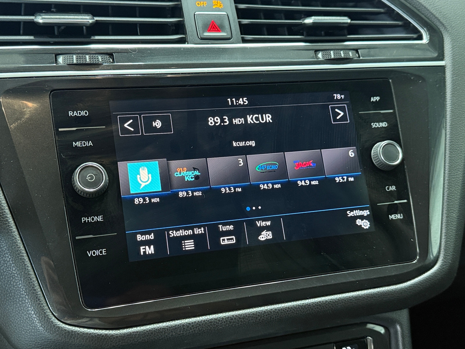Thumbnail: 2018 Volkswagen Tiguan - 4