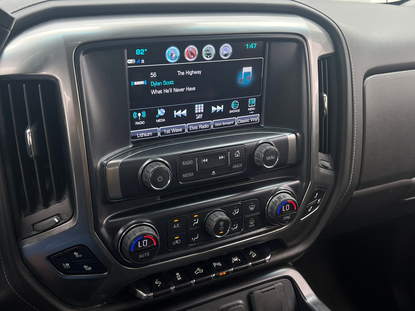 Thumbnail: 2018 Chevrolet Silverado 1500 - 3