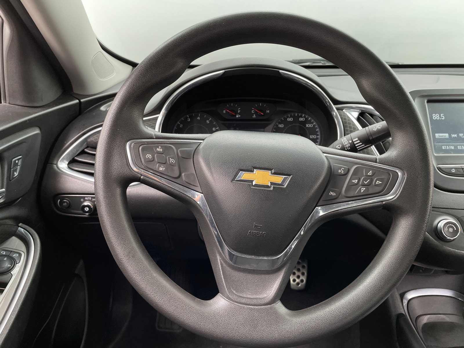 Thumbnail: 2016 Chevrolet Malibu - 5