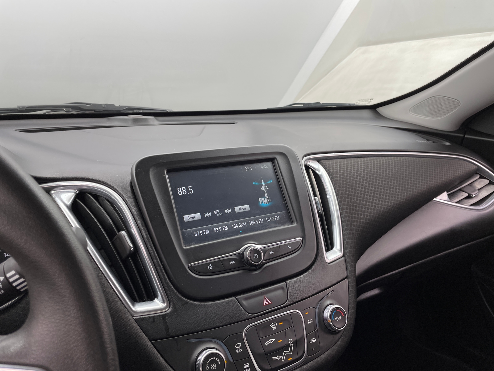 Thumbnail: 2016 Chevrolet Malibu - 4
