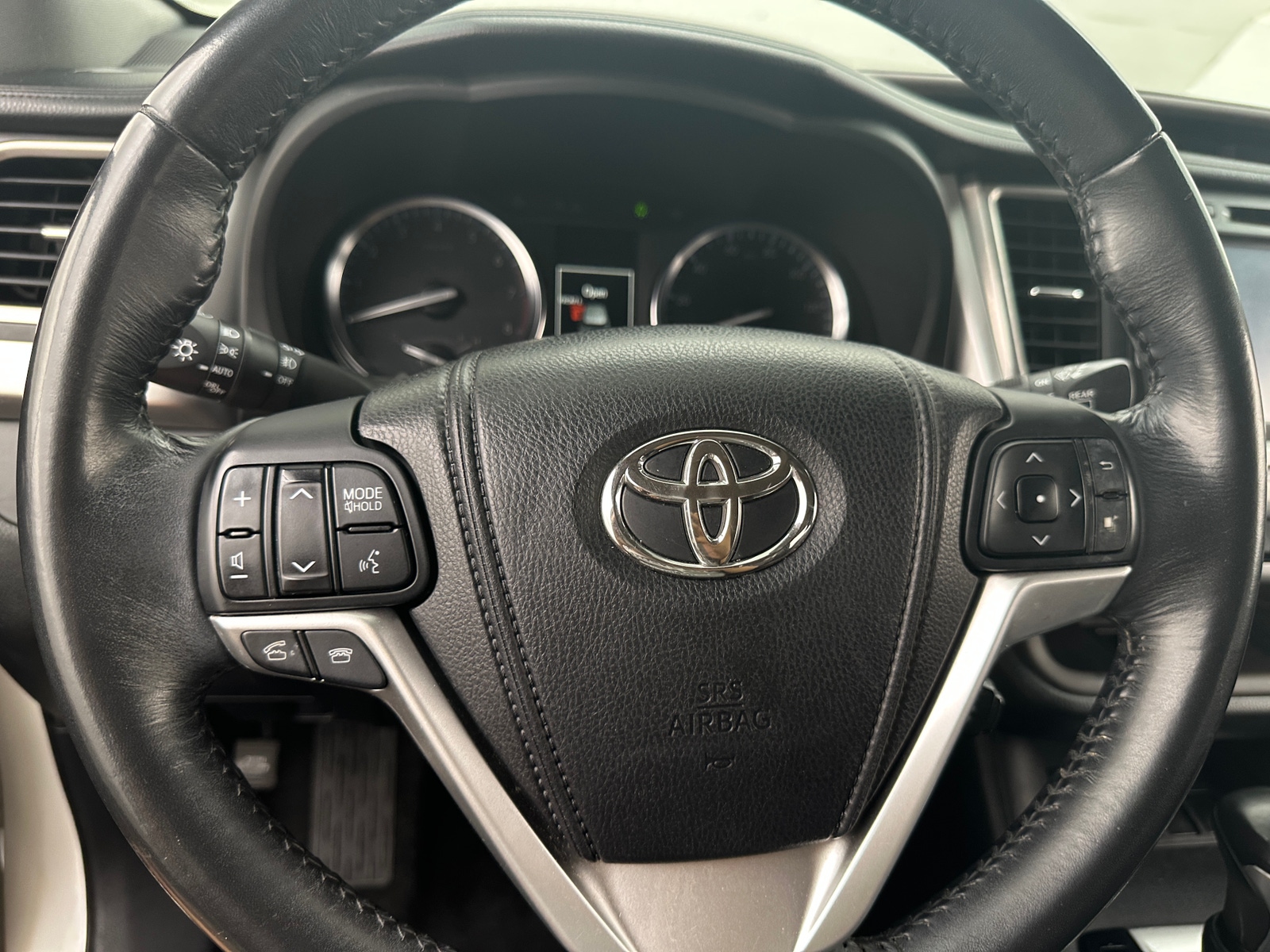Thumbnail: 2014 Toyota Highlander - 4