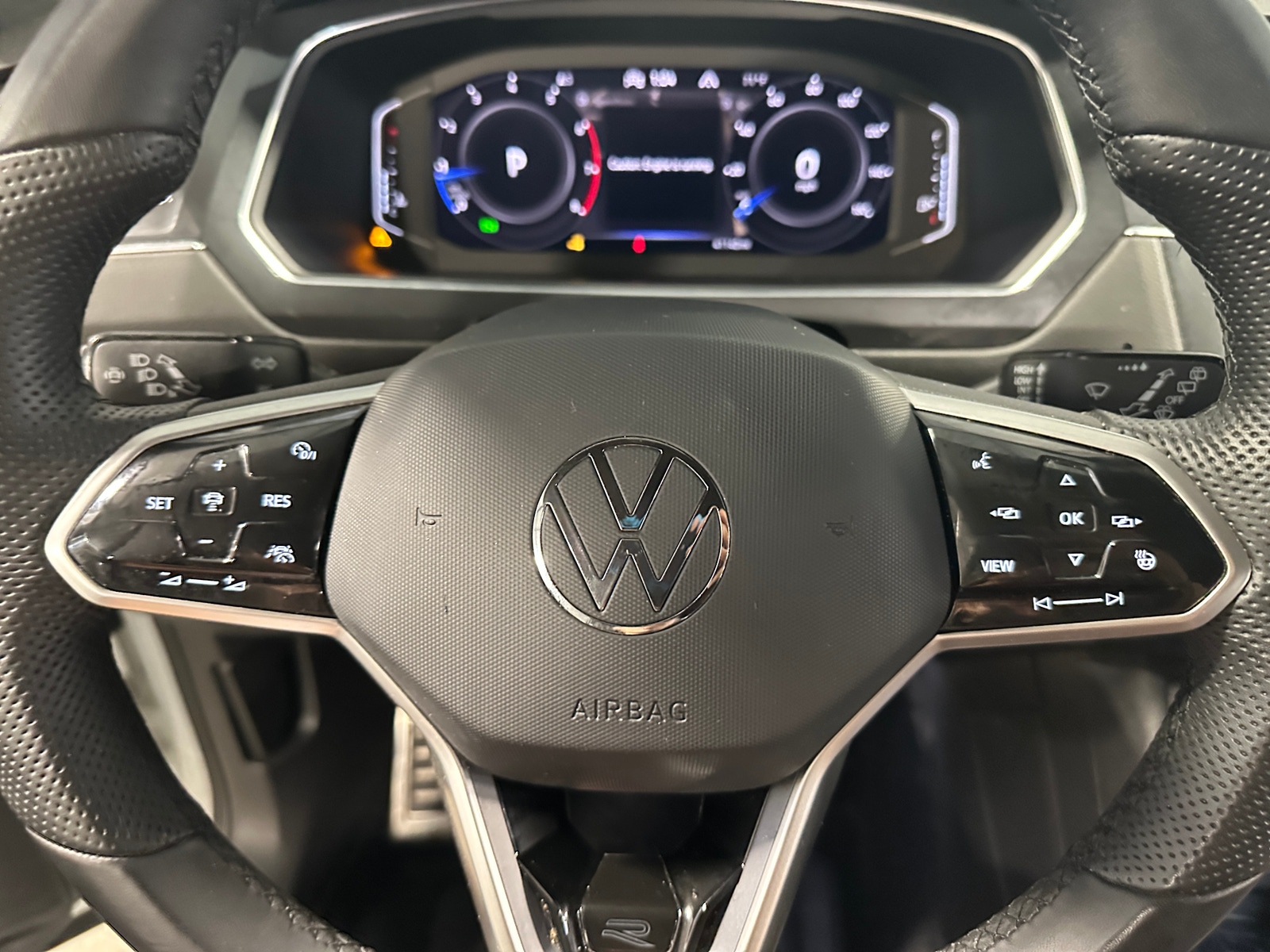 Thumbnail: 2022 Volkswagen Tiguan - 4