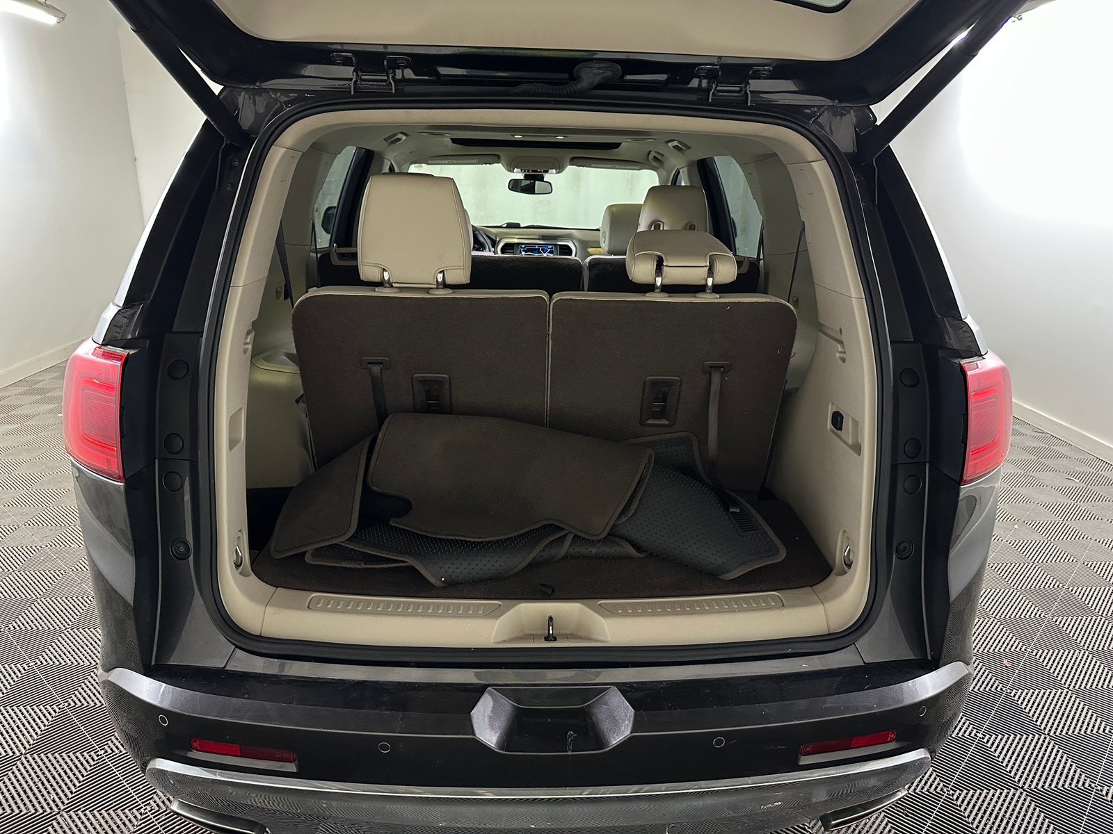 Thumbnail: 2017 GMC Acadia - 6
