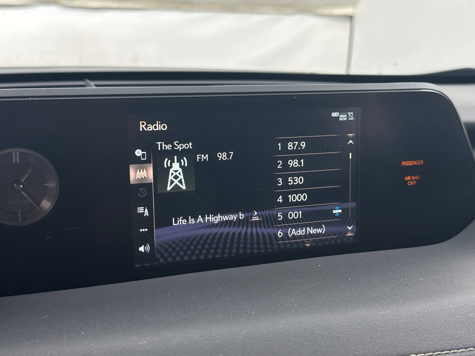 Thumbnail: 2019 Lexus UX - 3