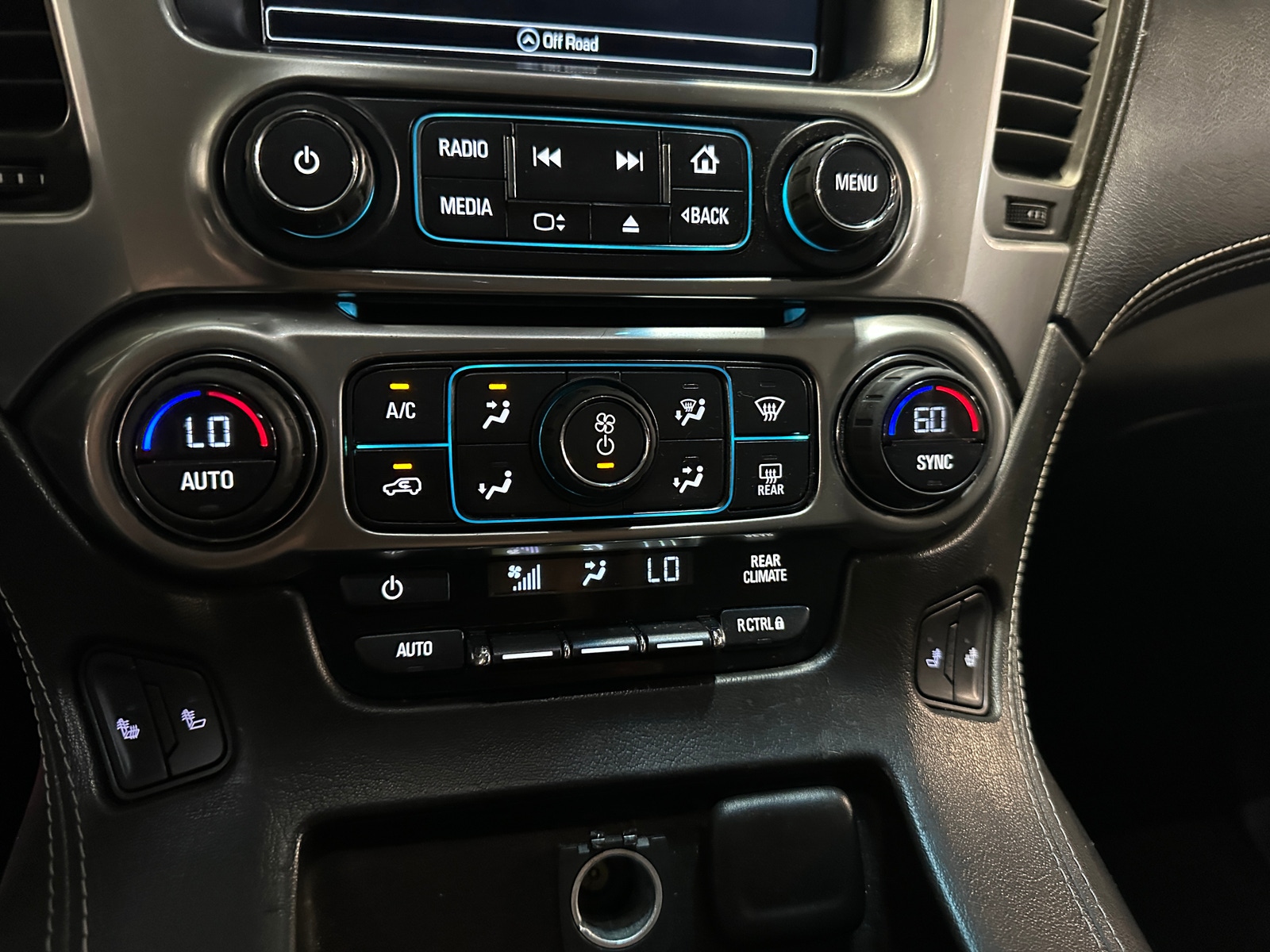 Thumbnail: 2016 Chevrolet Suburban - 3