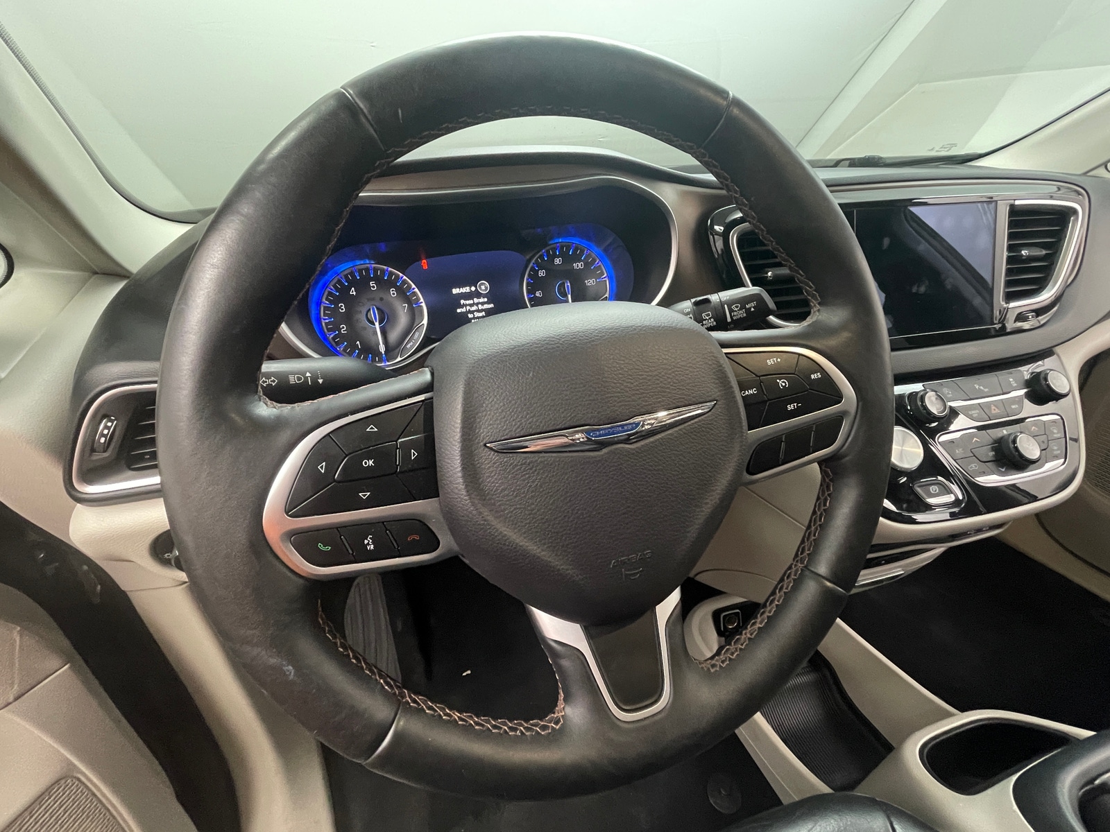 Thumbnail: 2017 Chrysler Pacifica - 4