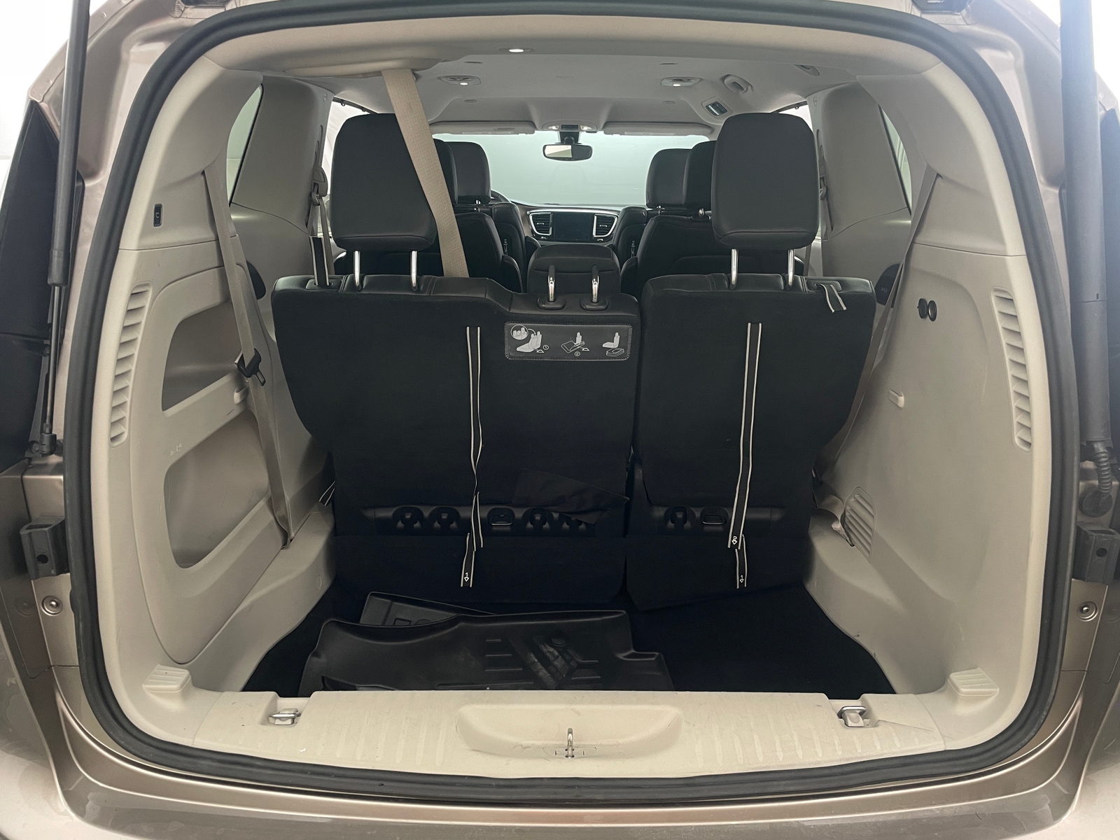 Thumbnail: 2017 Chrysler Pacifica - 6