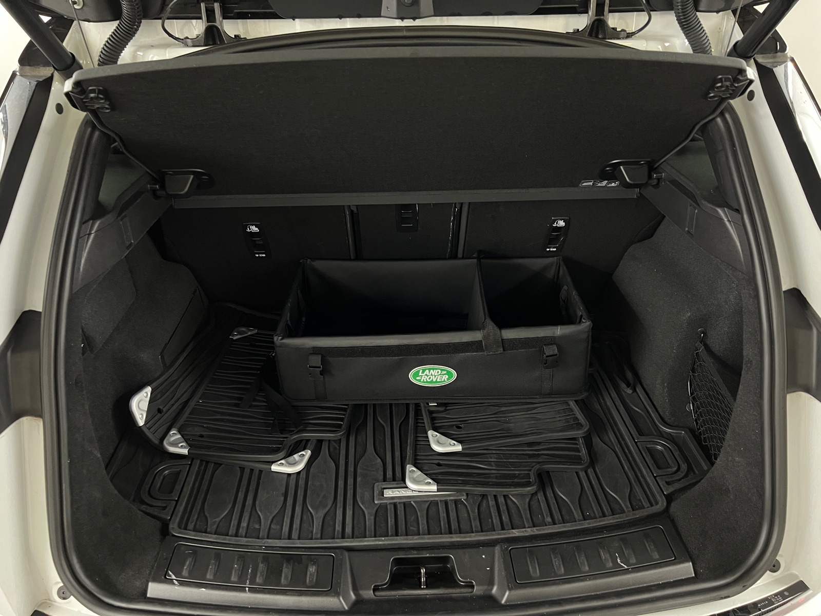 Thumbnail: 2024 Land Rover Range Rover Evoque - 6