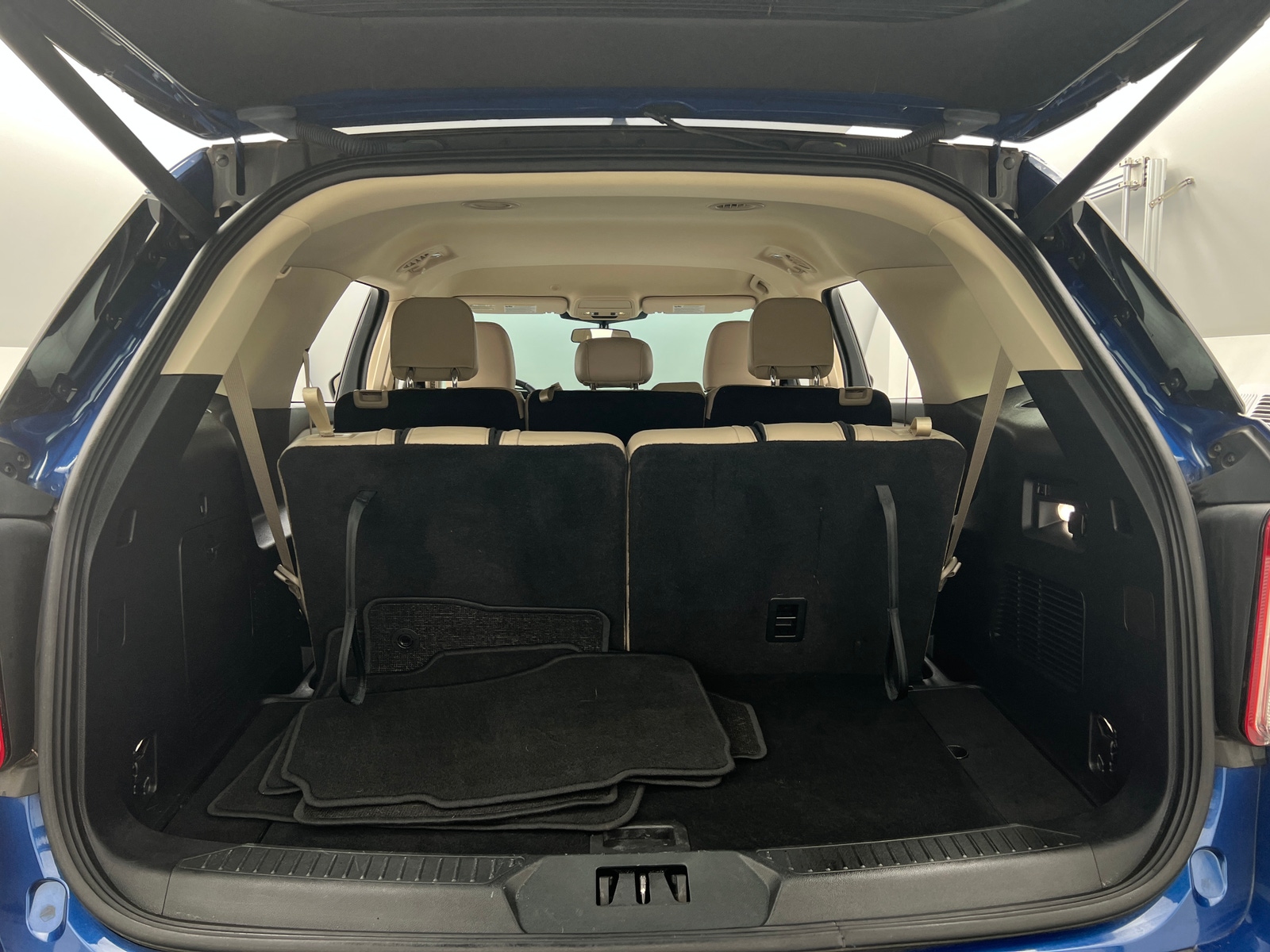 Thumbnail: 2022 Ford Explorer - 7