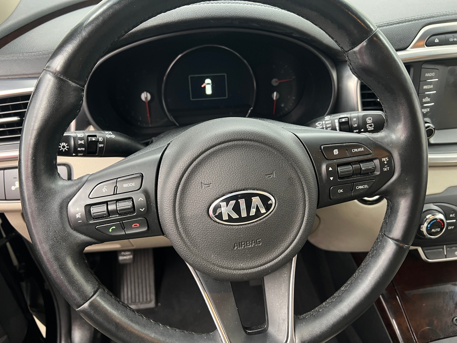 Thumbnail: 2017 Kia Sorento - 4