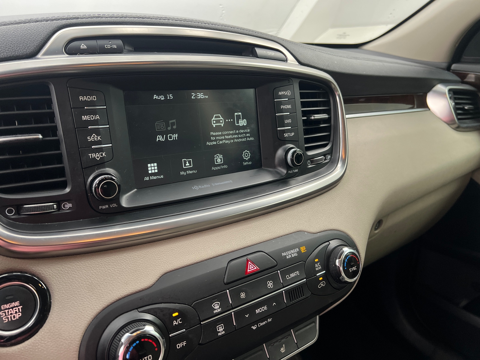 Thumbnail: 2017 Kia Sorento - 3