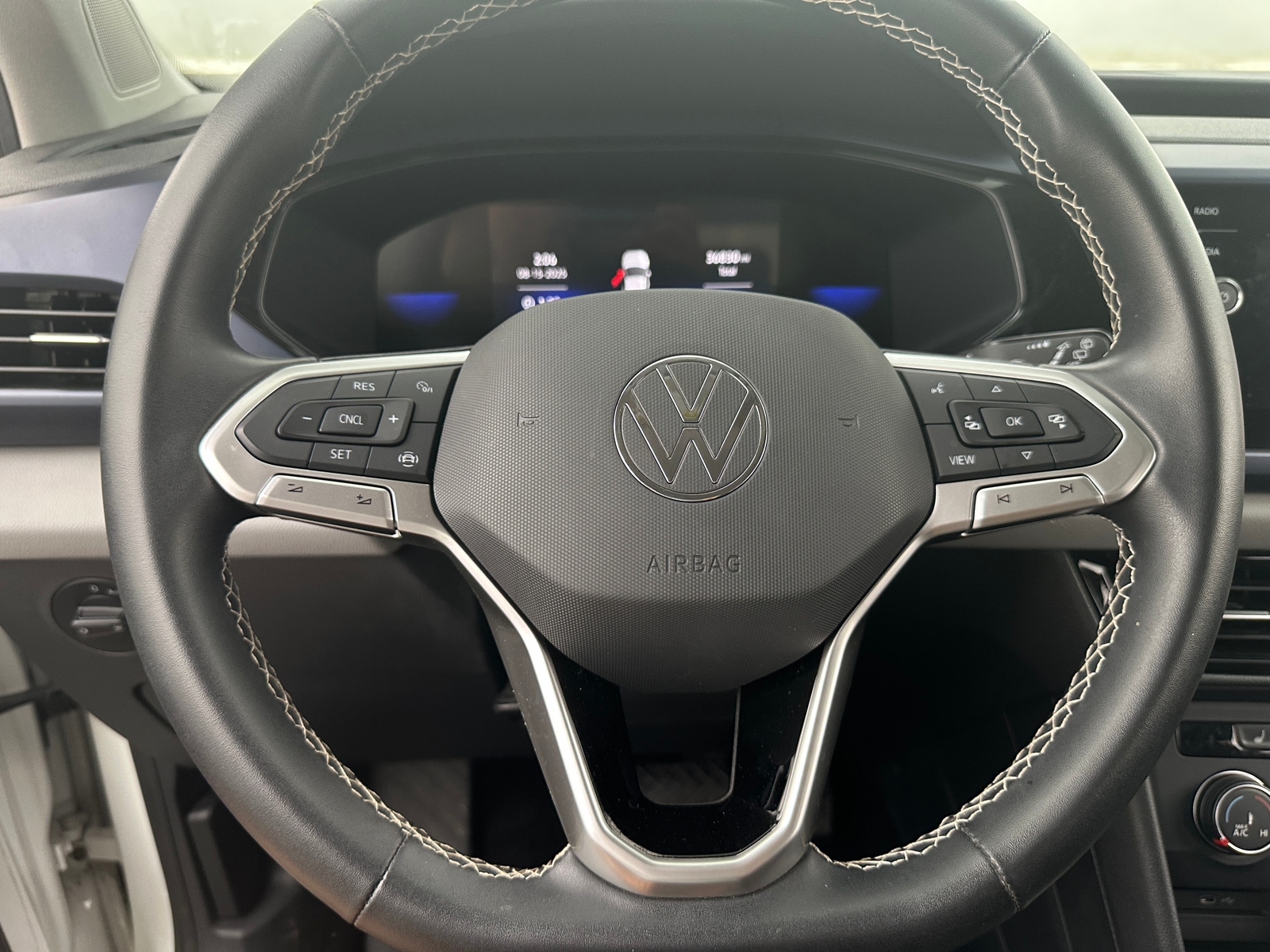Thumbnail: 2022 Volkswagen Taos - 4