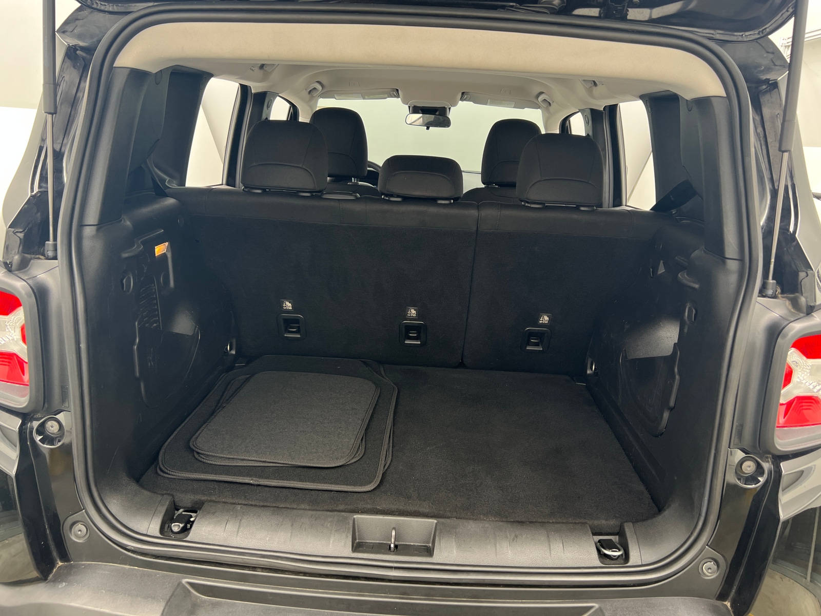 Thumbnail: 2021 Jeep Renegade - 7