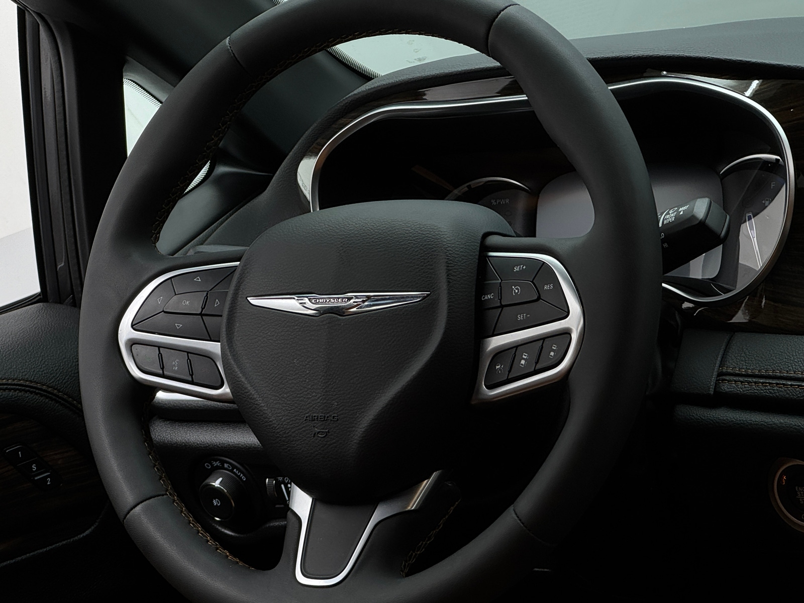 Thumbnail: 2022 Chrysler Pacifica - 4