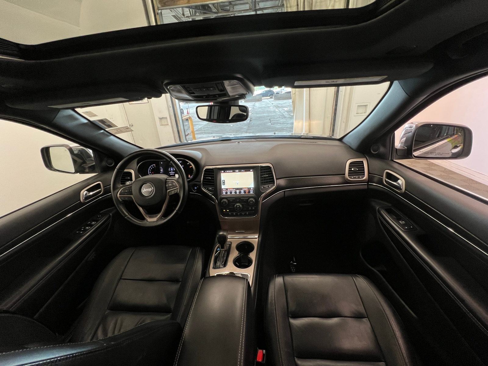 Thumbnail: 2017 Jeep Grand Cherokee - 2