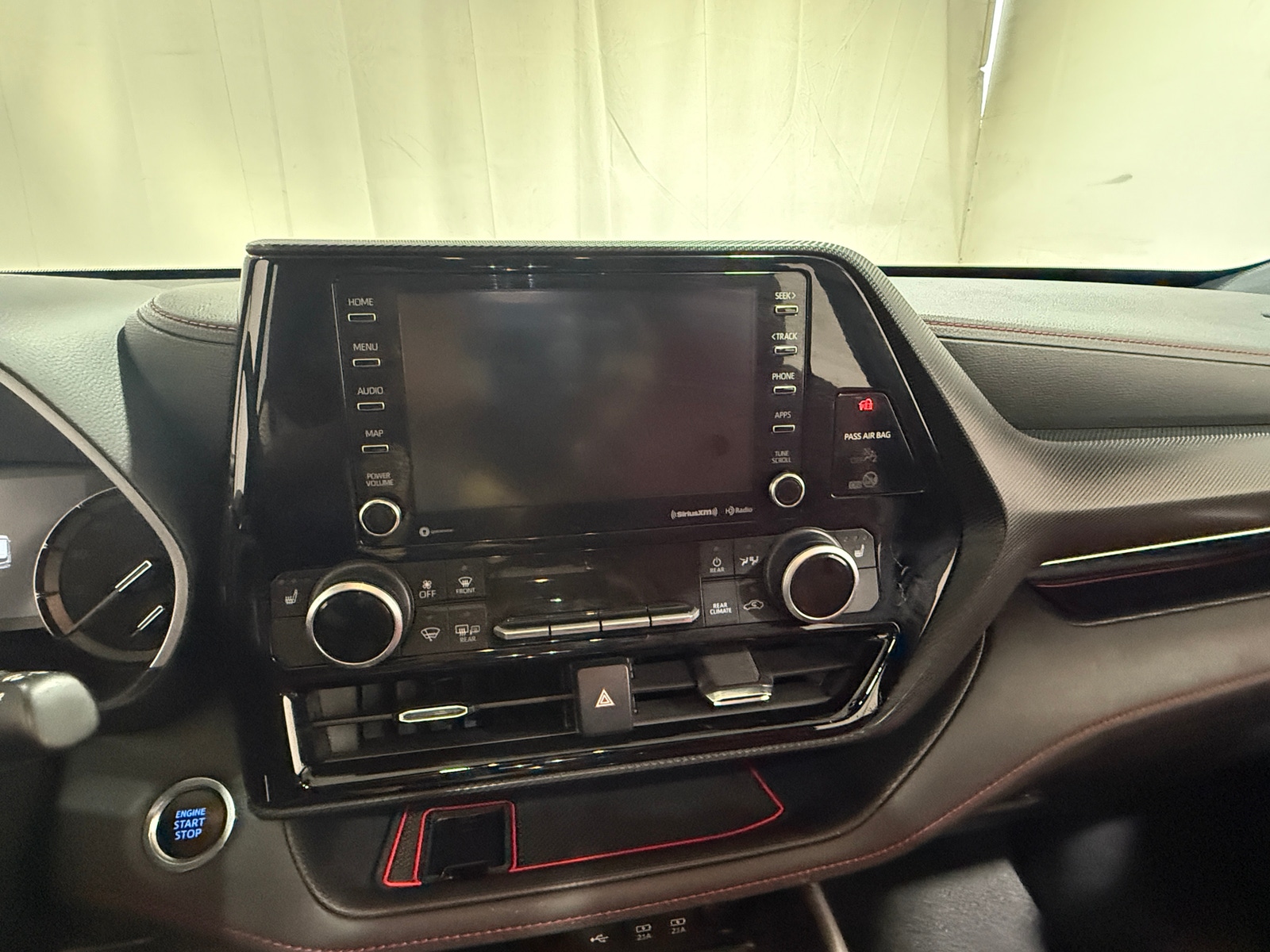 Thumbnail: 2021 Toyota Highlander - 3