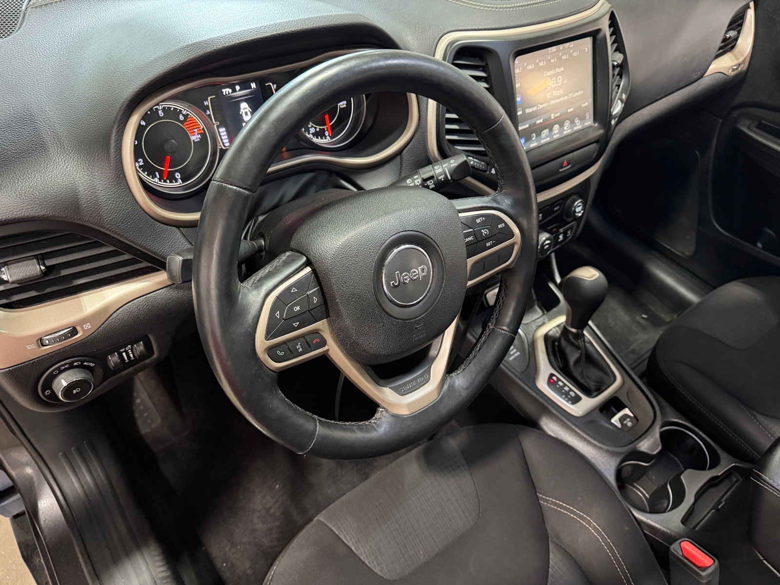 Thumbnail: 2017 Jeep Cherokee - 3