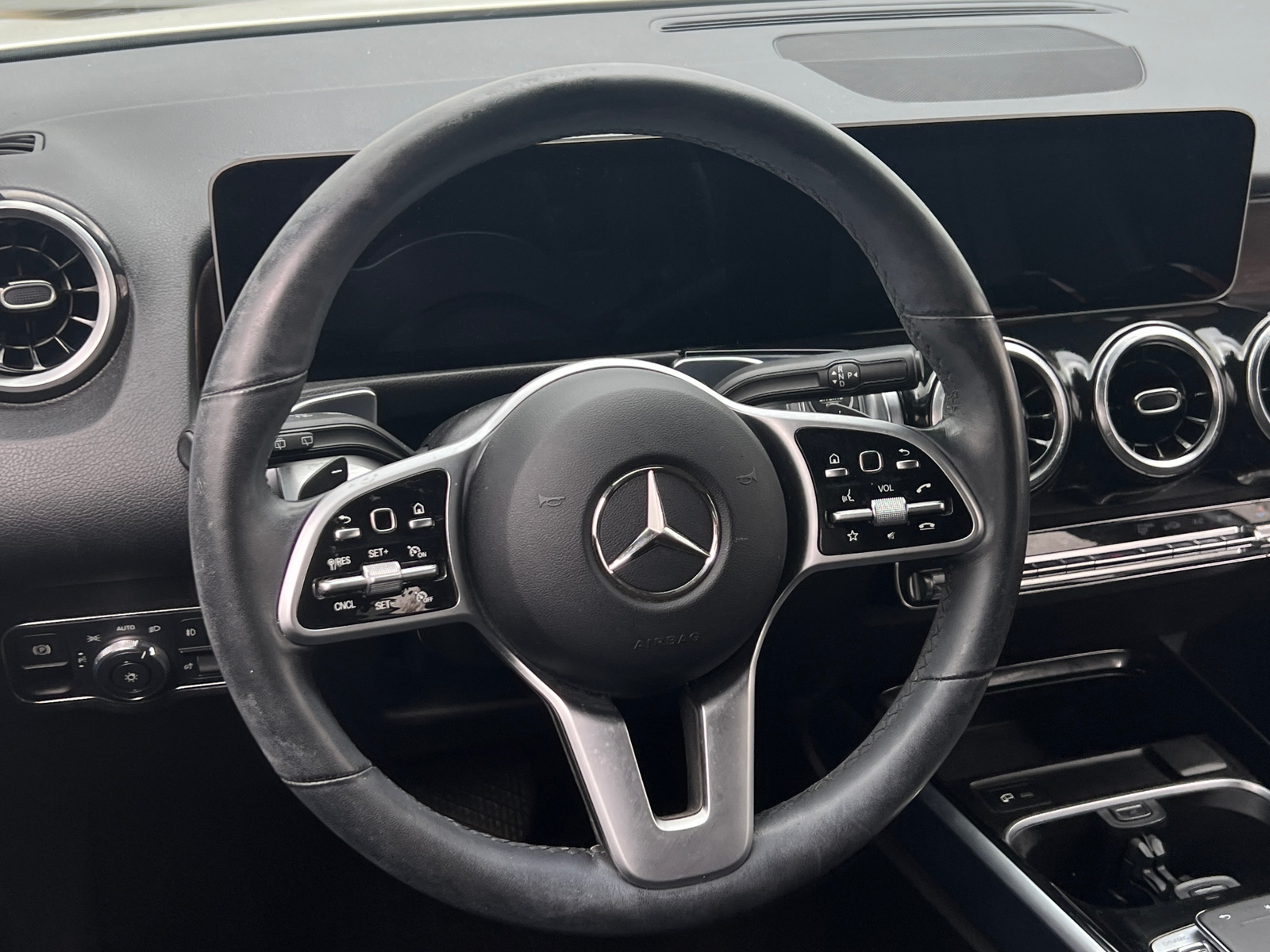 Thumbnail: 2020 Mercedes-Benz GLB - 4