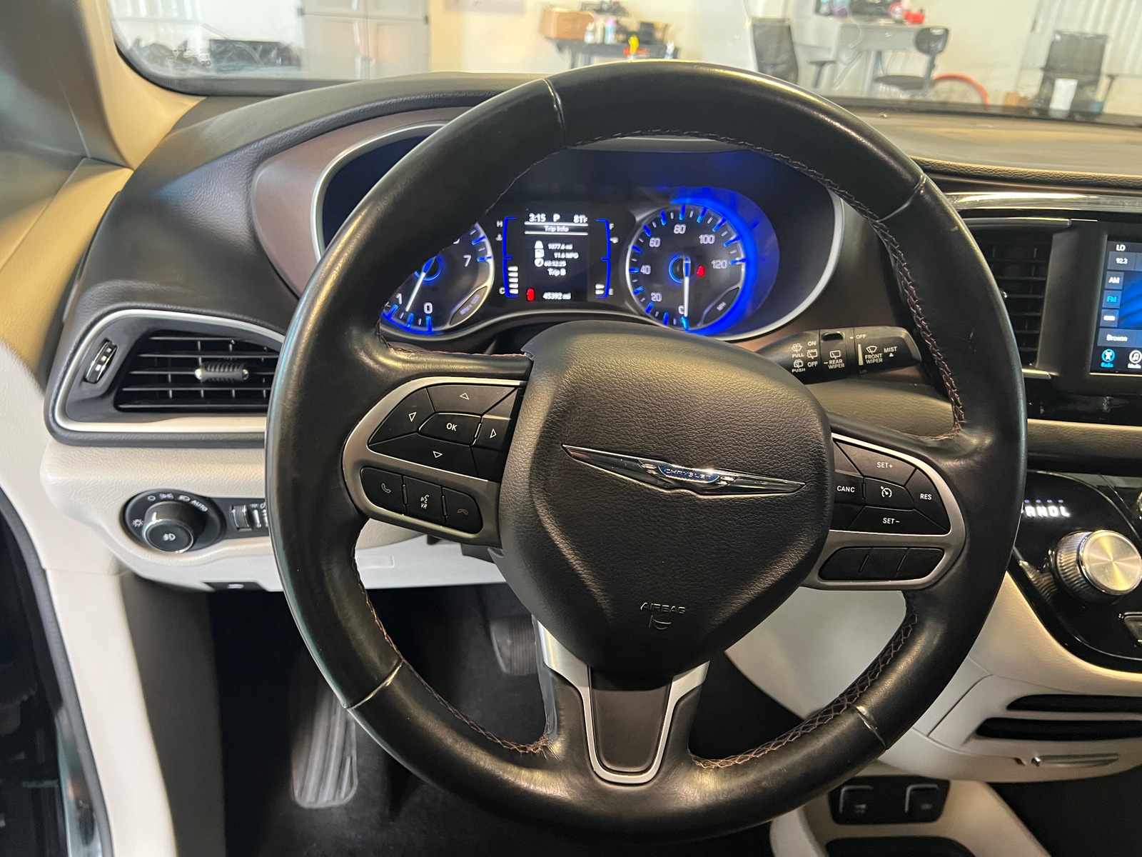 Thumbnail: 2018 Chrysler Pacifica - 4