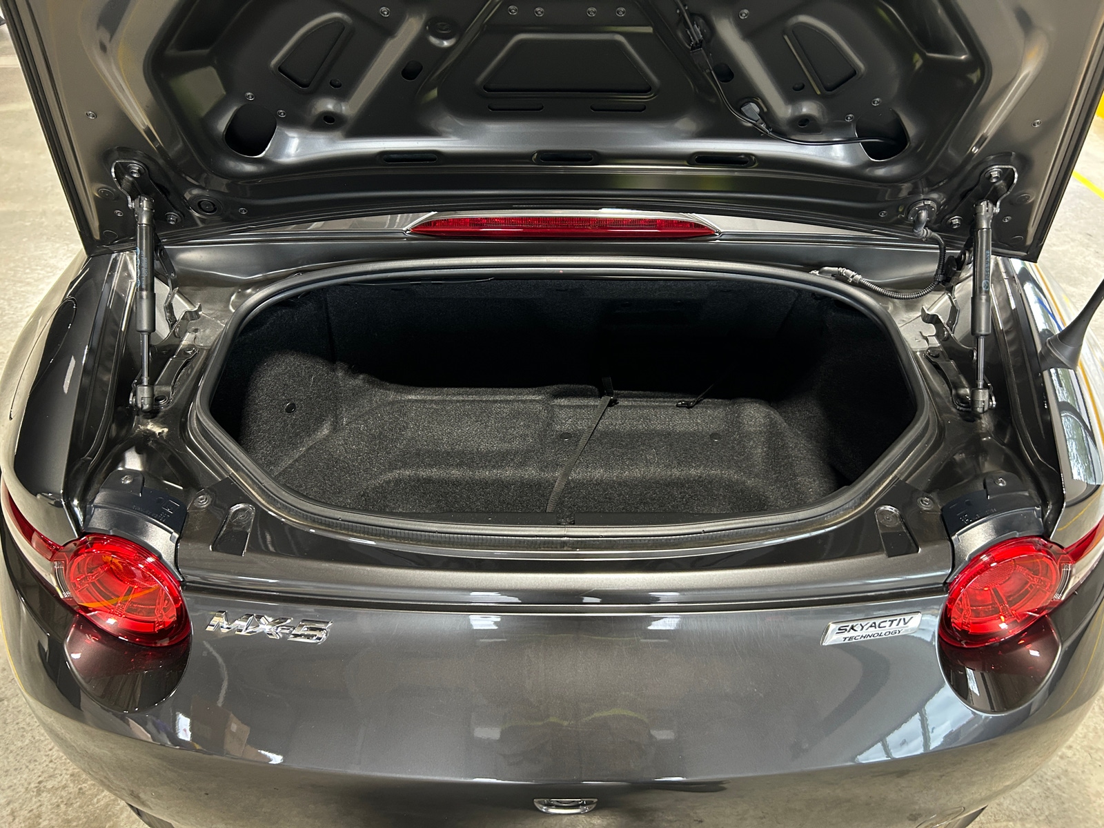 Thumbnail: 2019 Mazda MX-5 Miata - 6