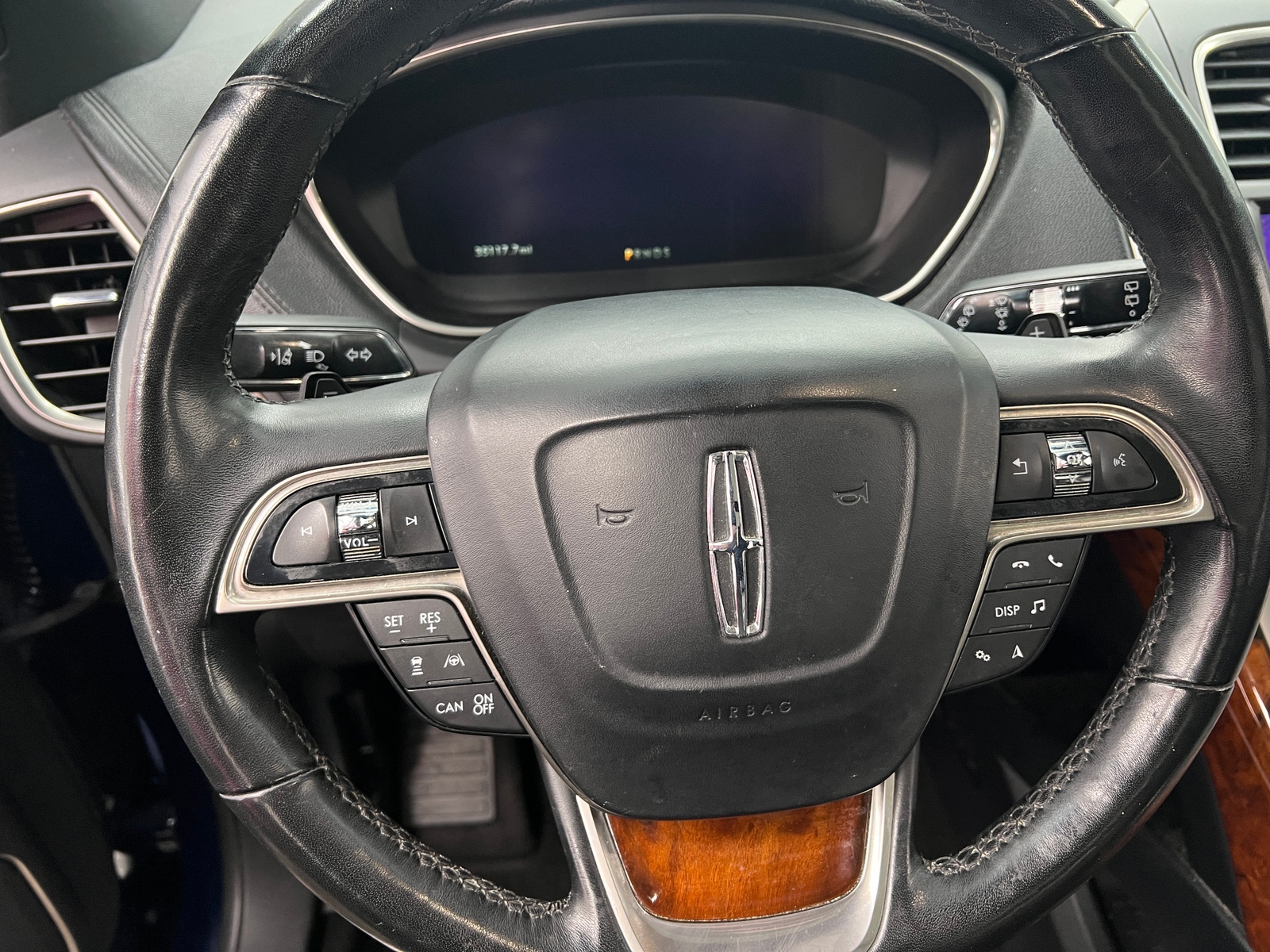 Thumbnail: 2019 Lincoln Nautilus - 4