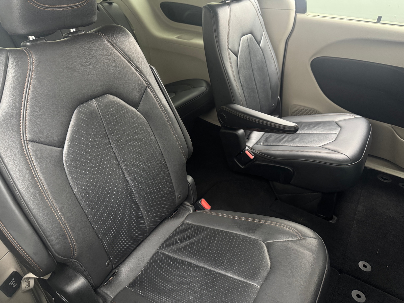 Thumbnail: 2017 Chrysler Pacifica - 5