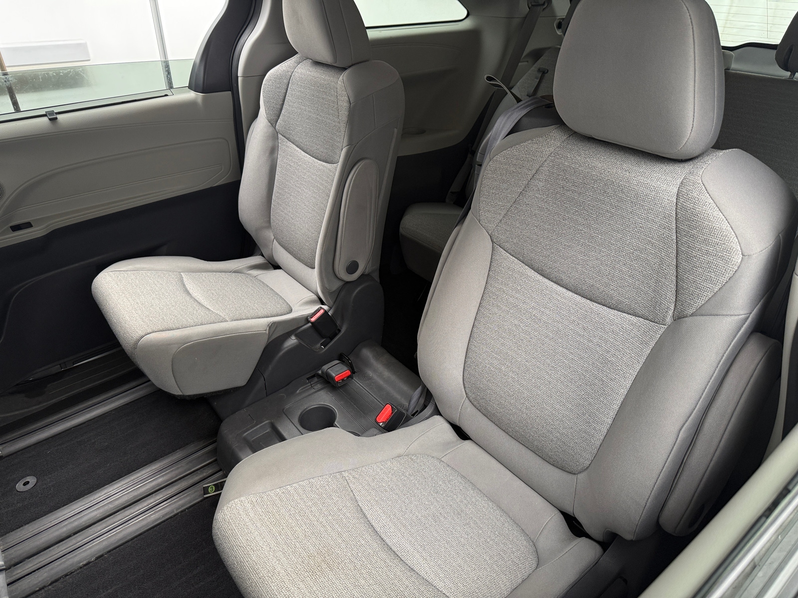 Thumbnail: 2021 Toyota Sienna - 6
