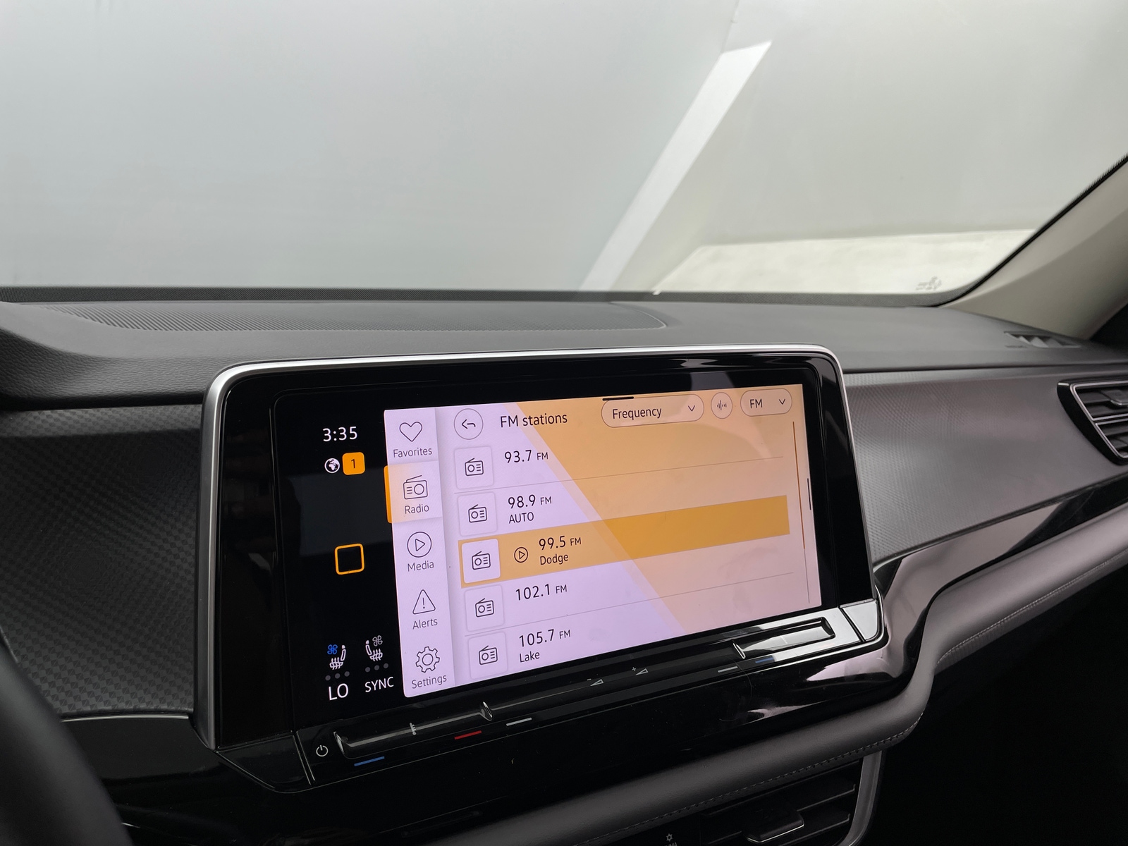 Thumbnail: 2024 Volkswagen Atlas - 3
