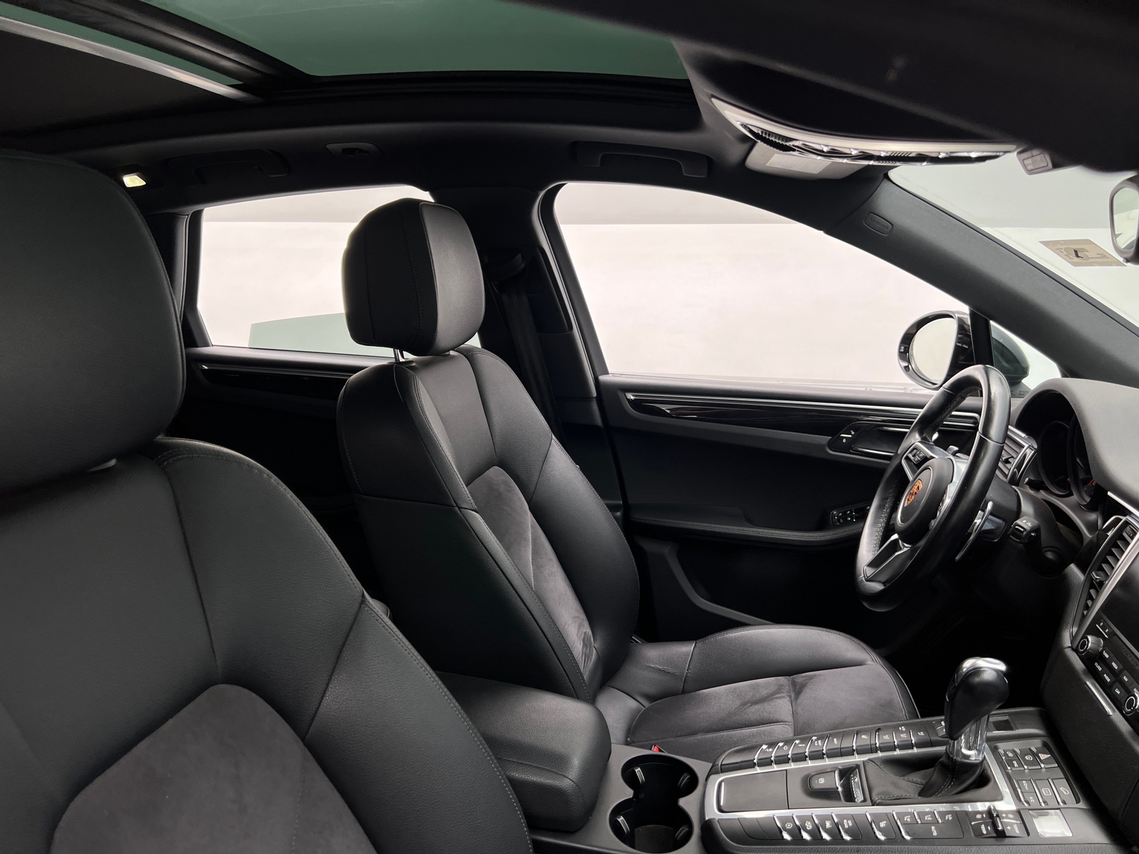 Thumbnail: 2018 Porsche Macan - 2