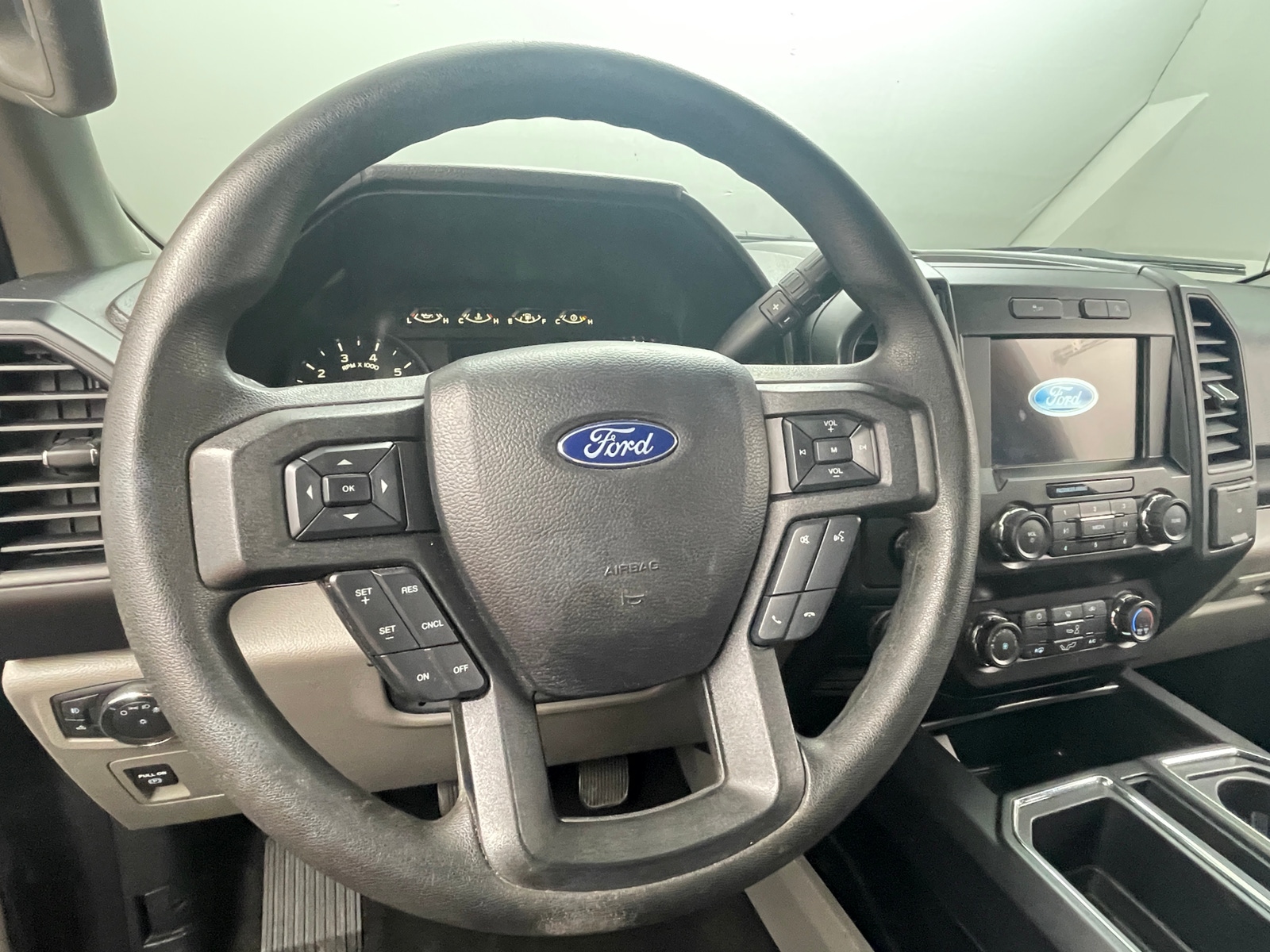 Thumbnail: 2019 Ford Econoline - 5