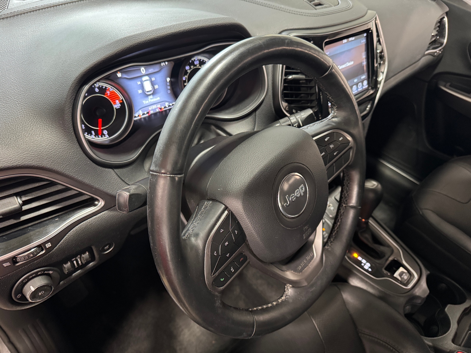 Thumbnail: 2019 Jeep Cherokee - 2